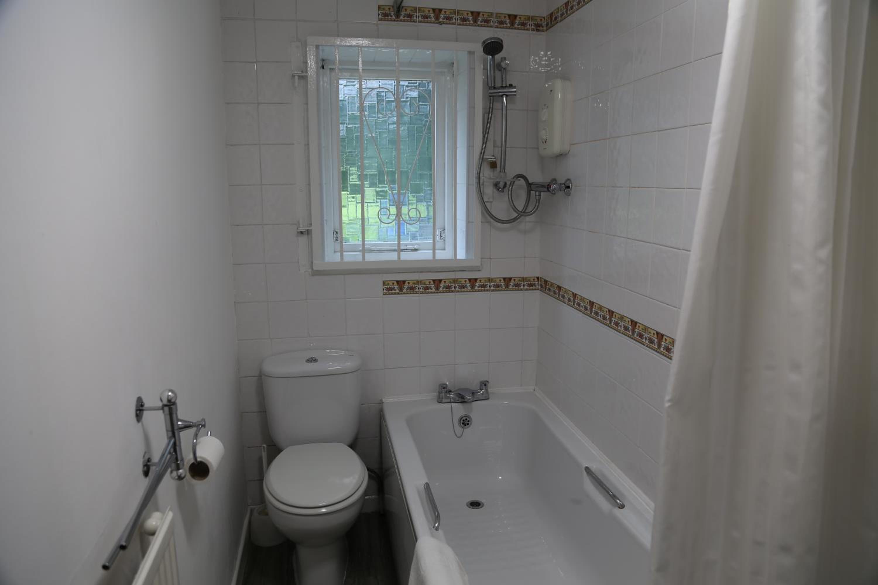 One-Bedroom Apartment Ground Floor photo 2