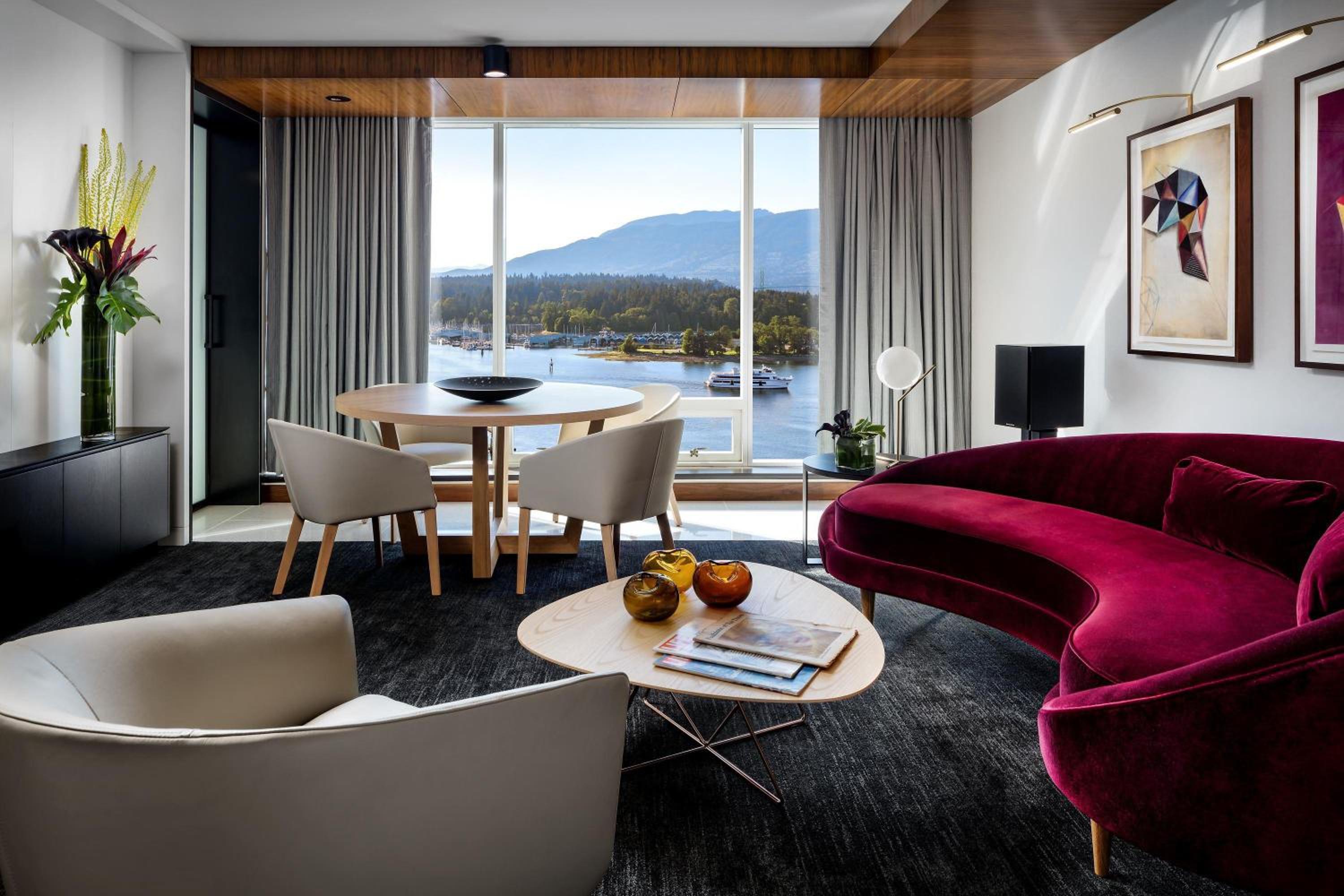 Signature Harbor King Suite with Harbor View thumbnail 6