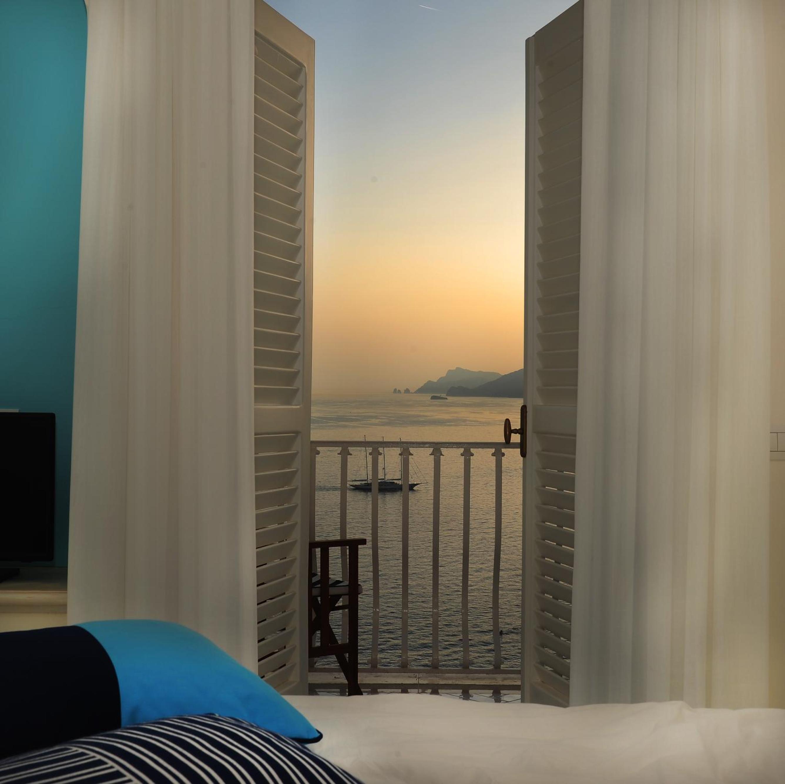 Mediterranean Triple Room with Balcony and Sea View - Photo 14