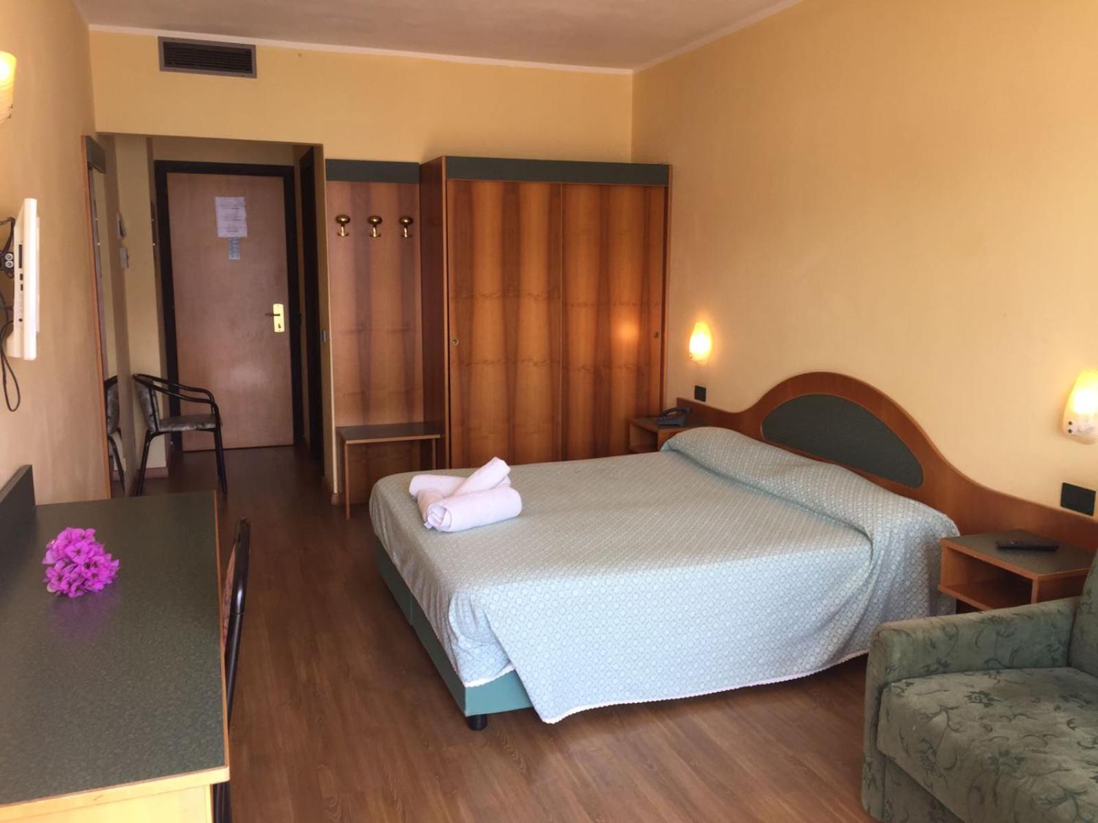 Superior Double Room with Balcony and Lake View photo 3
