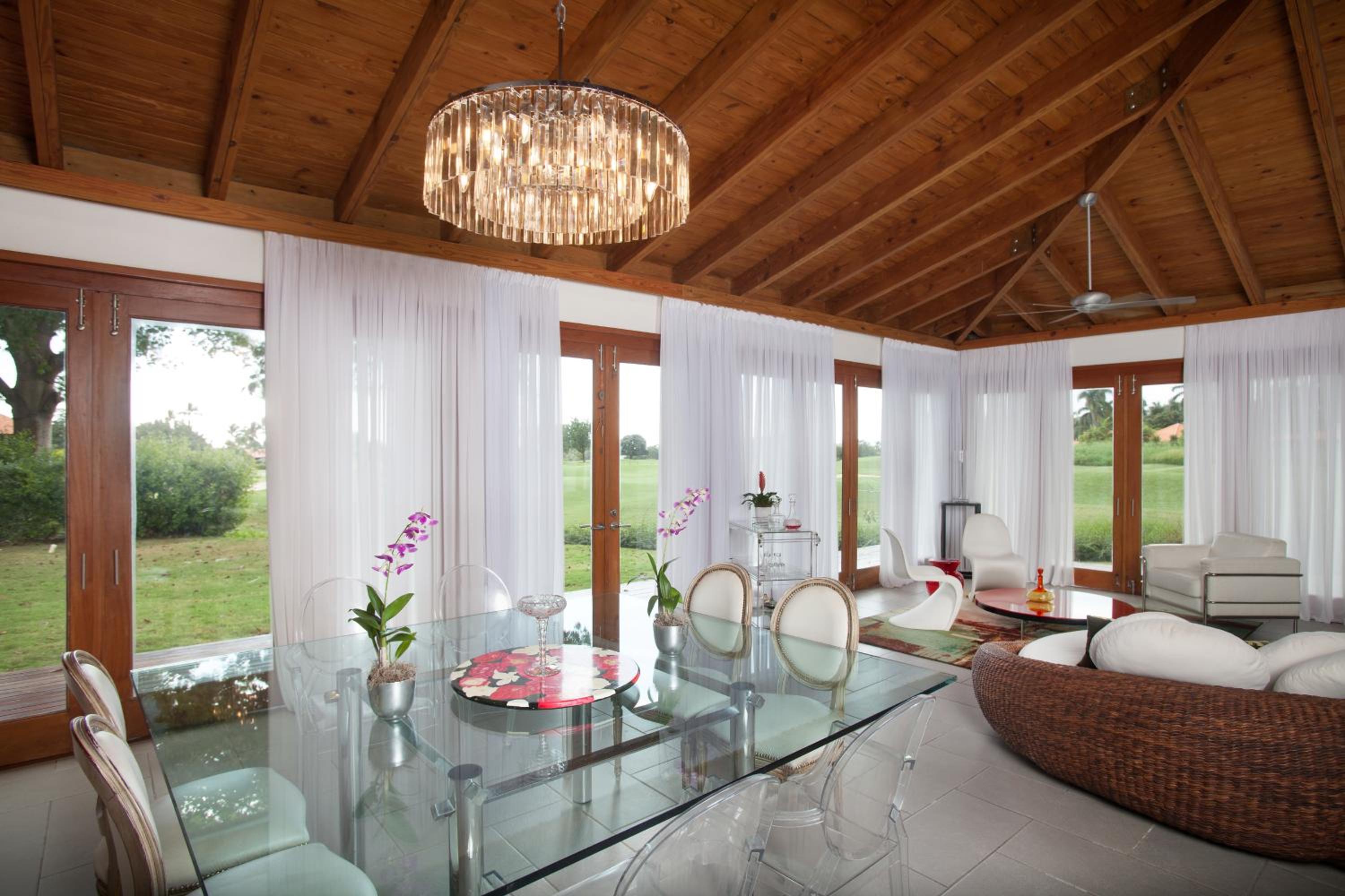 Classic Four-Bedroom Villa - Golf Cart Included - Photo 8