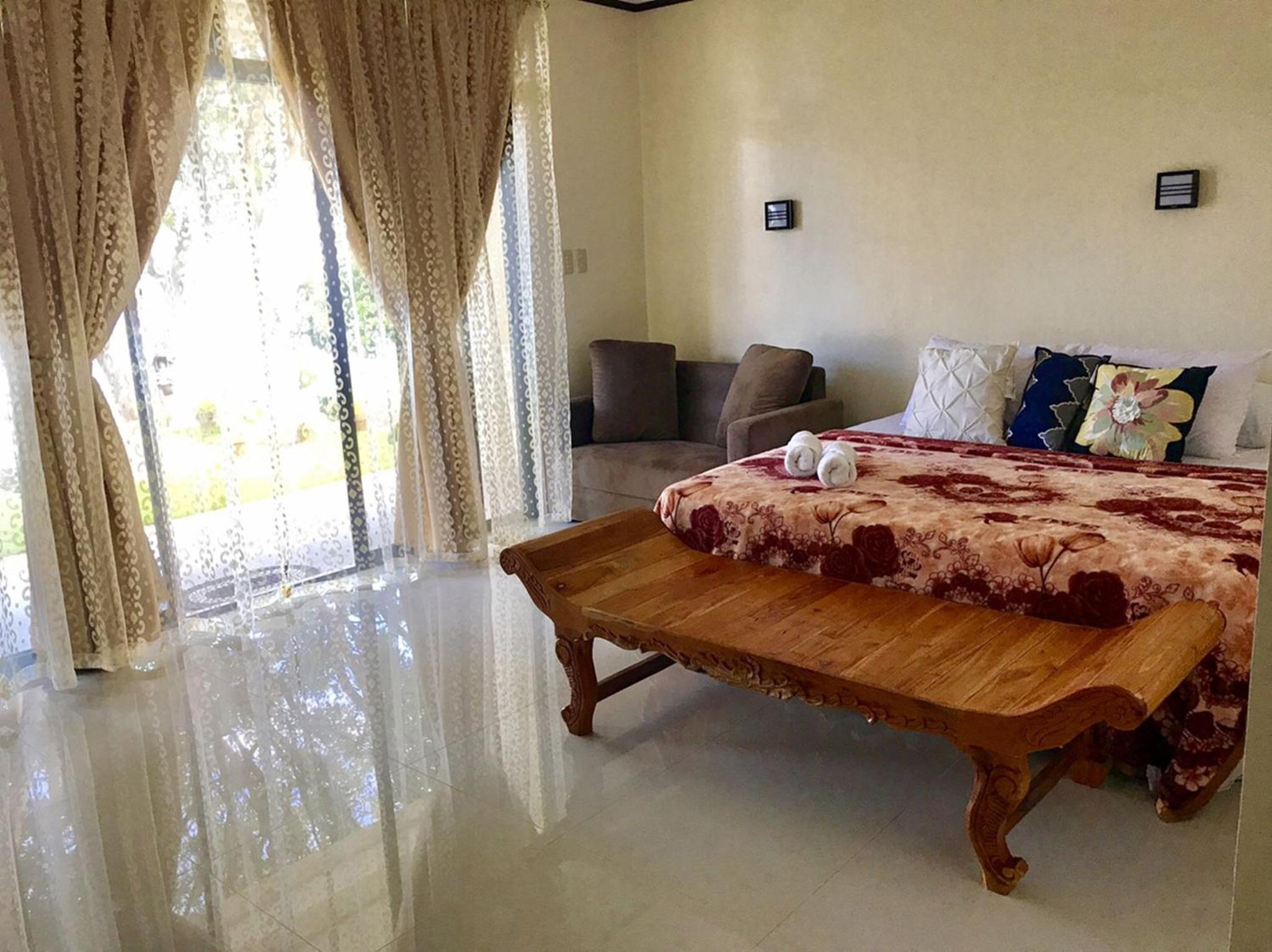 Deluxe King Room - Photo 15