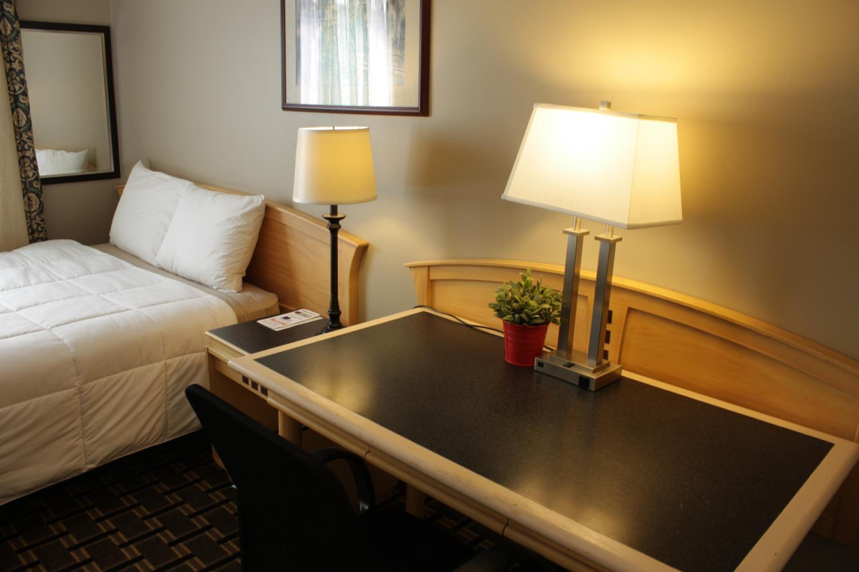 Queen Room photo 1