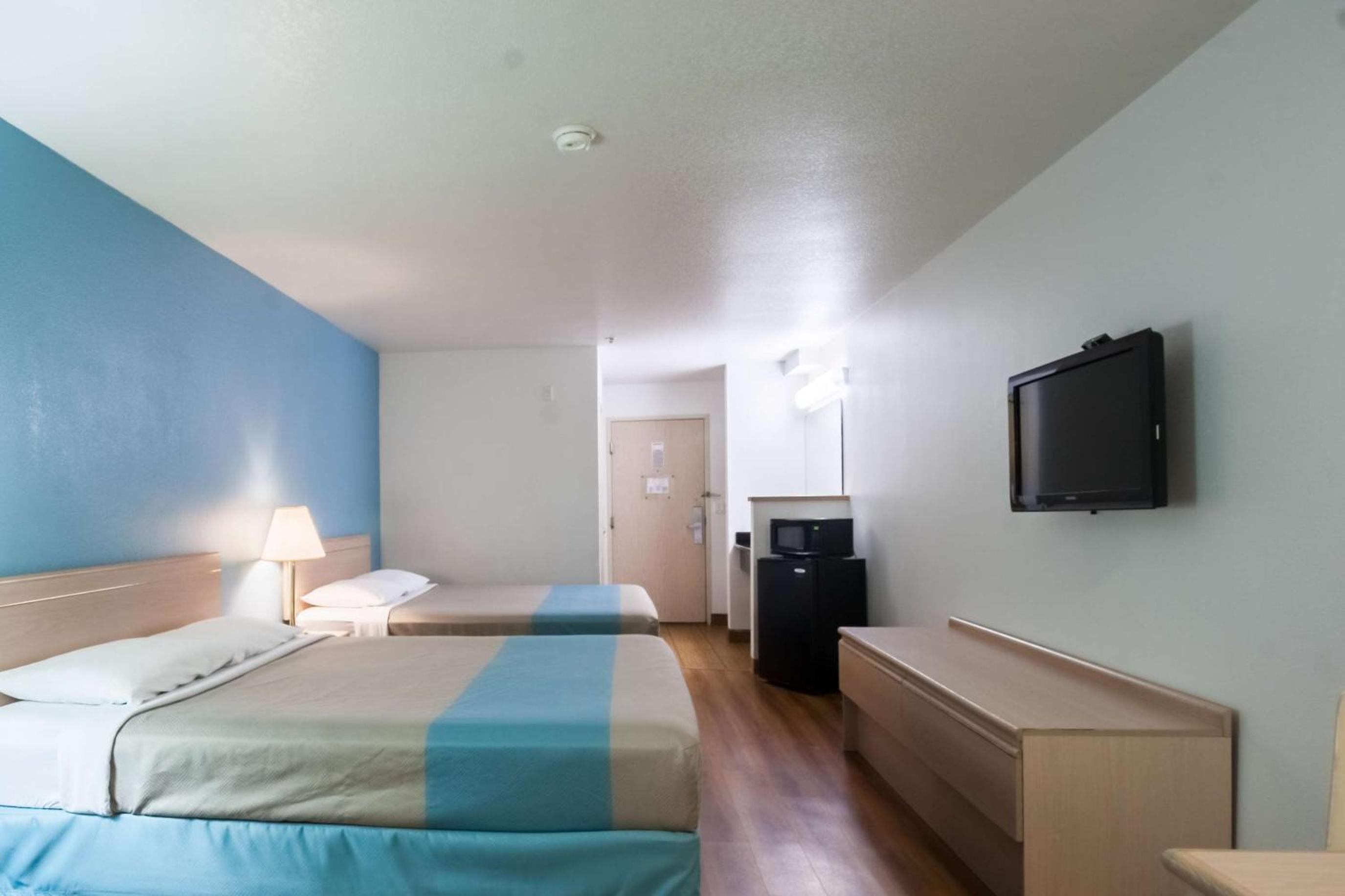 2 Queen Beds | Non-Smoking