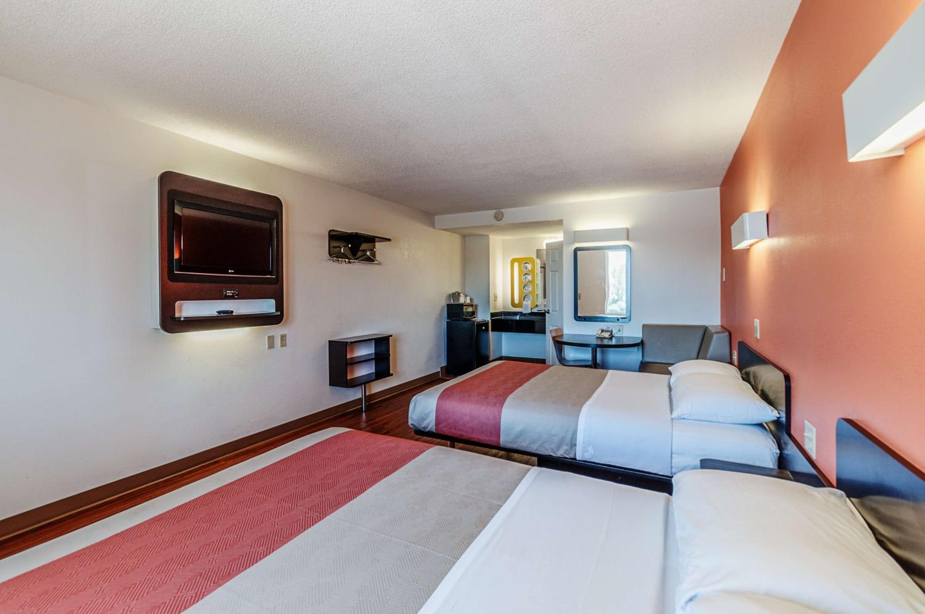 Queen Room with Two Queen Beds - Disability Access - Non-Smoking photo 3
