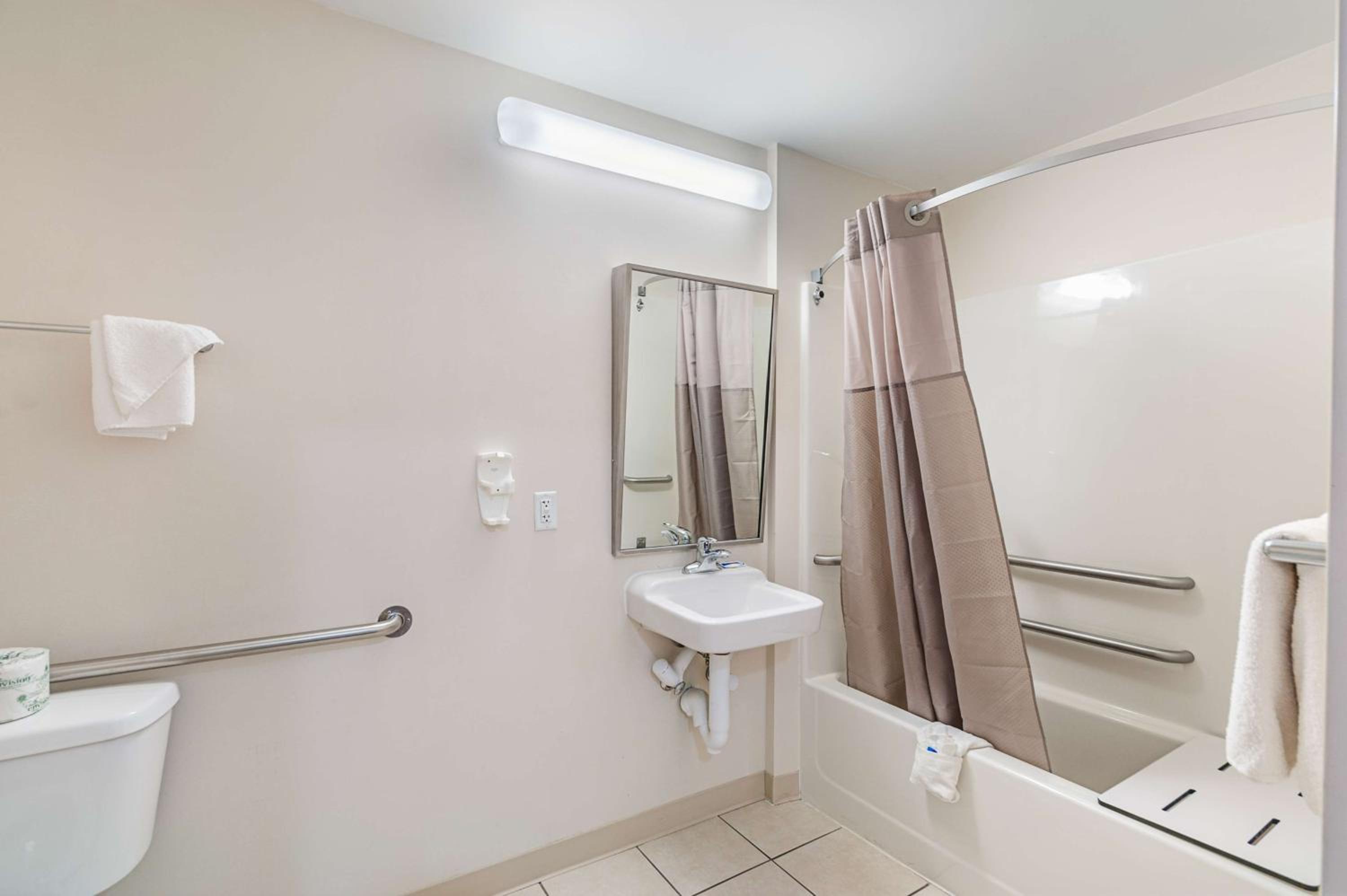 2 Full Beds | Mob Acc Roll in Shower Nsmk Micfridge - Photo 5