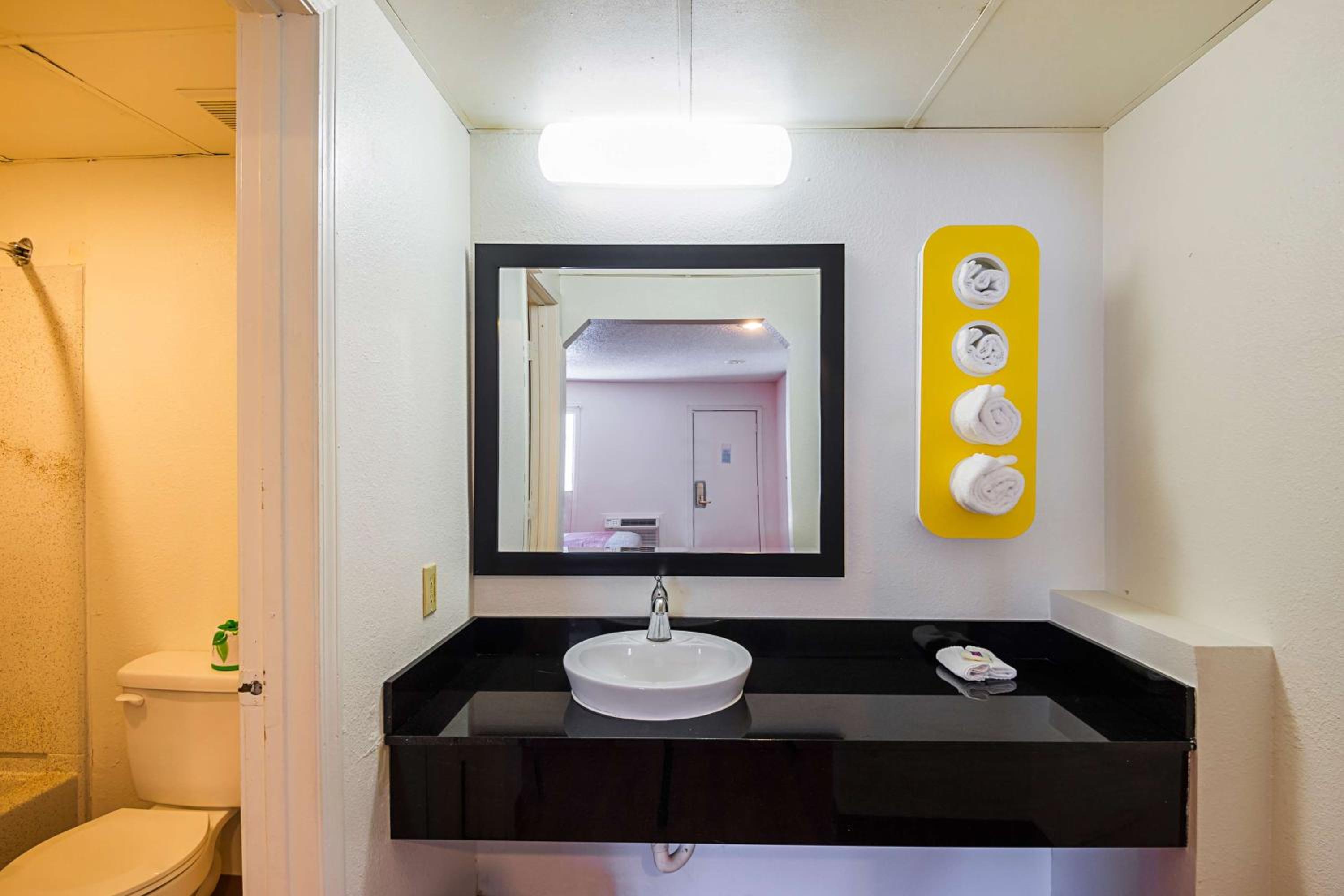 Quadruple Room - Non-Smoking photo 2