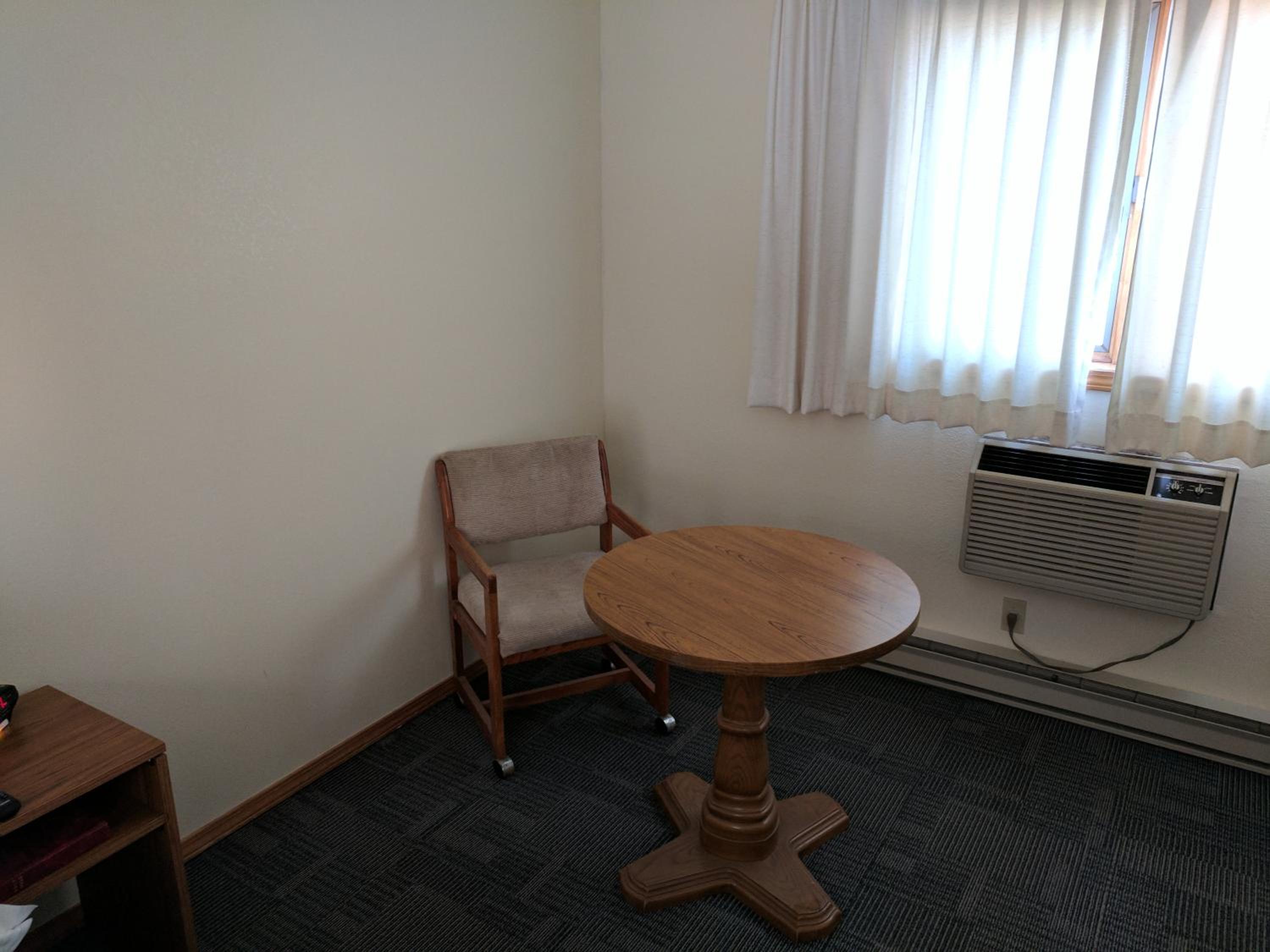 Queen Room - Mobility Access/Non-Smoking photo 1