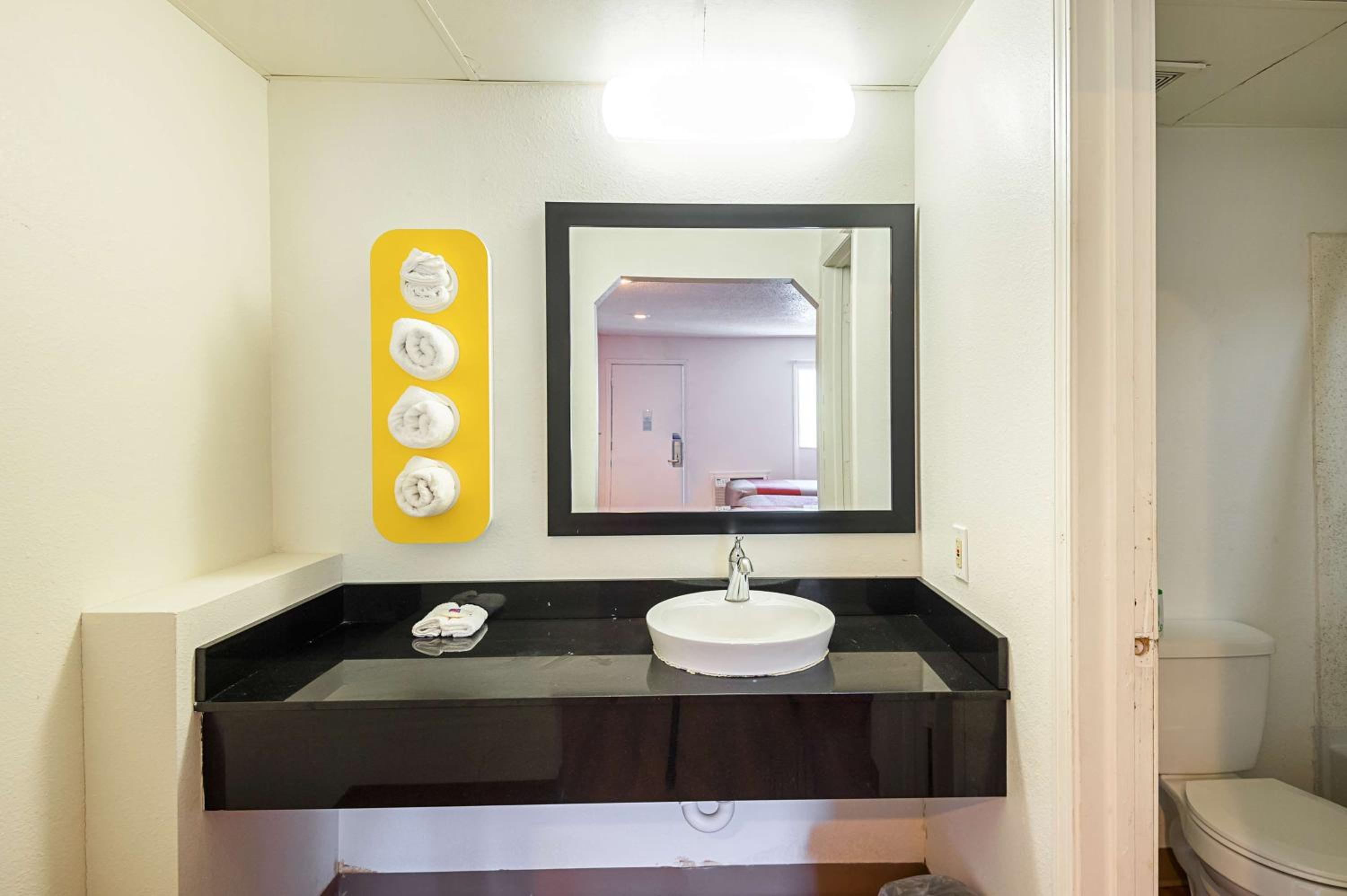 Quadruple Room - Non-Smoking photo 3