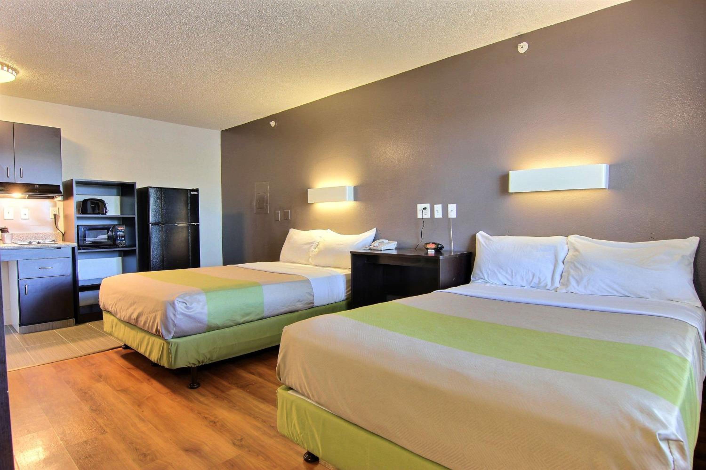 Quadruple Room - Non-Smoking - Photo 6