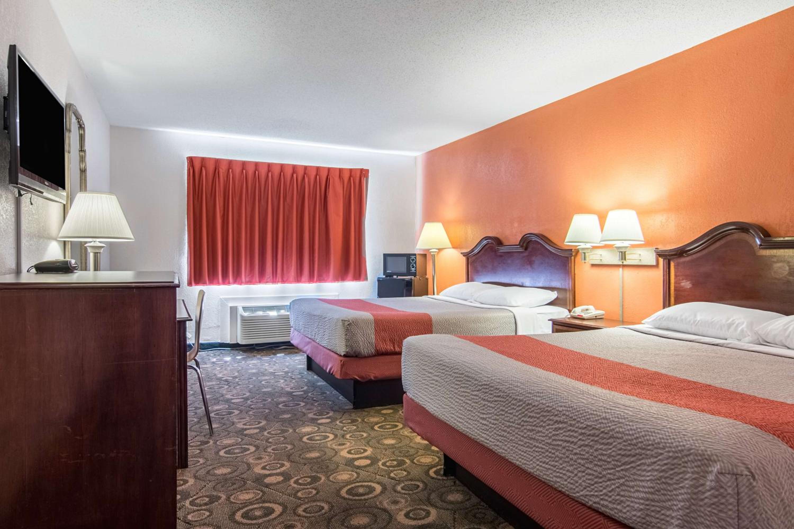 Quadruple Room - Disability Access - Non-Smoking - Photo 3