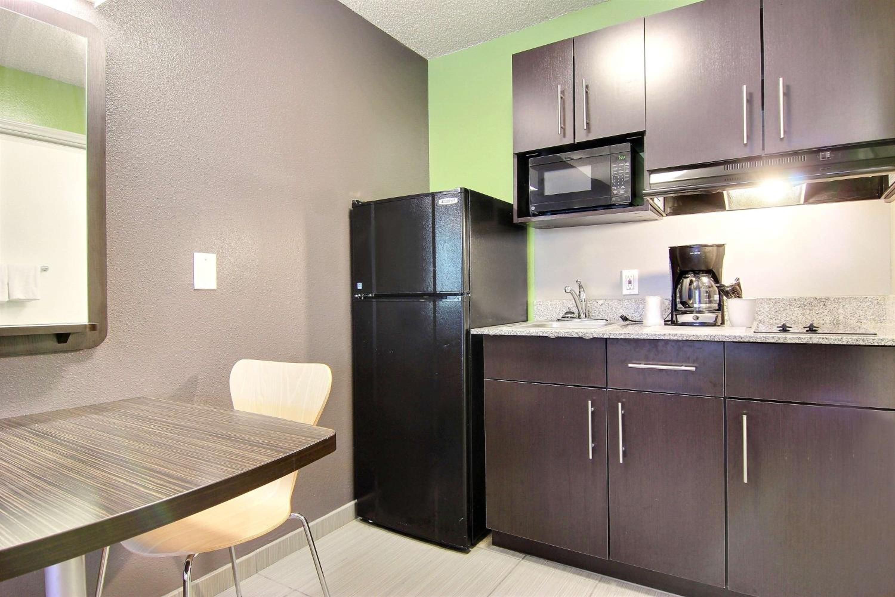 Queen Room with Two Queen Beds - Disability Access - Roll In Shower