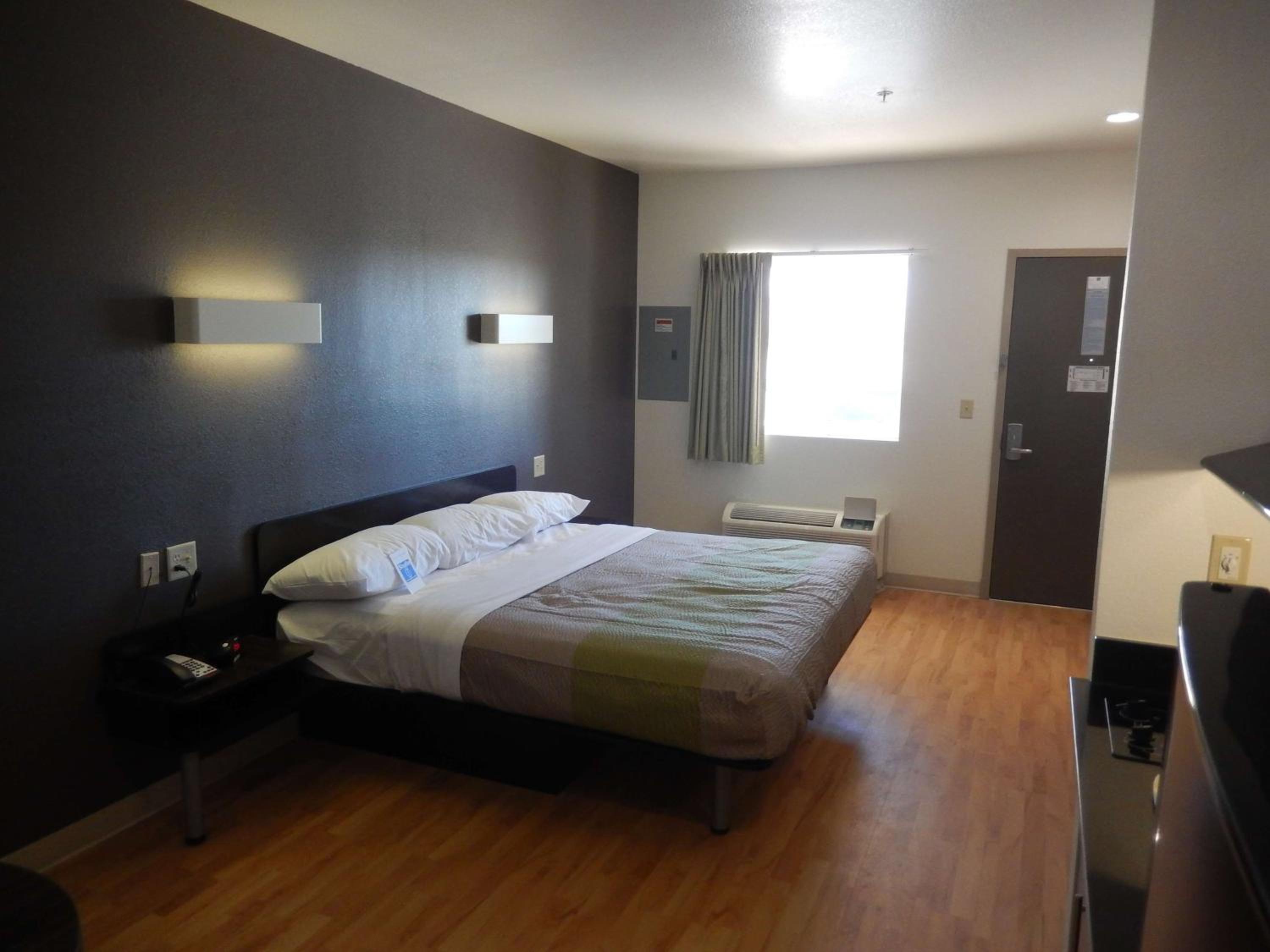 King Room with Spa Bath - Non-Smoking