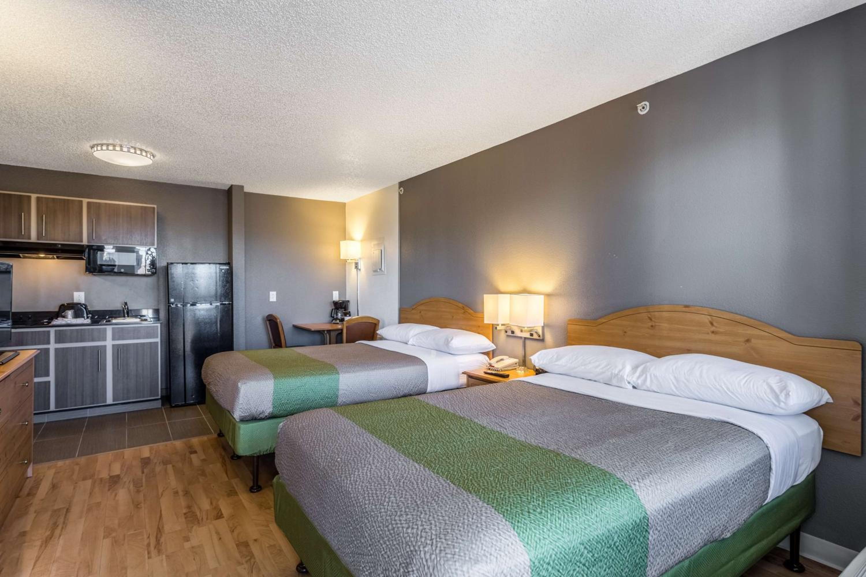 Quadruple Room - Non-Smoking photo 3