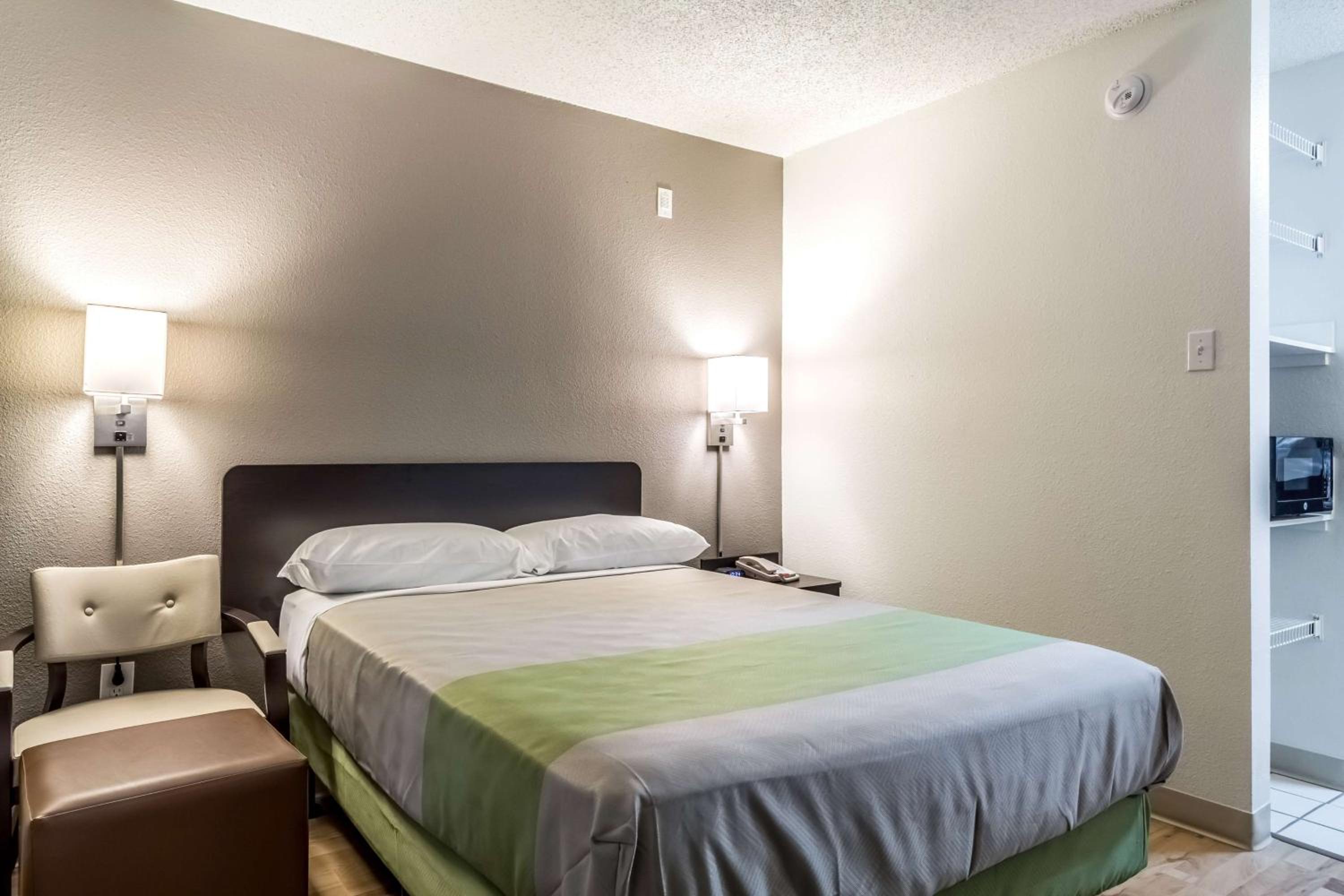 Double Room - Disability Access - Smoking photo 3