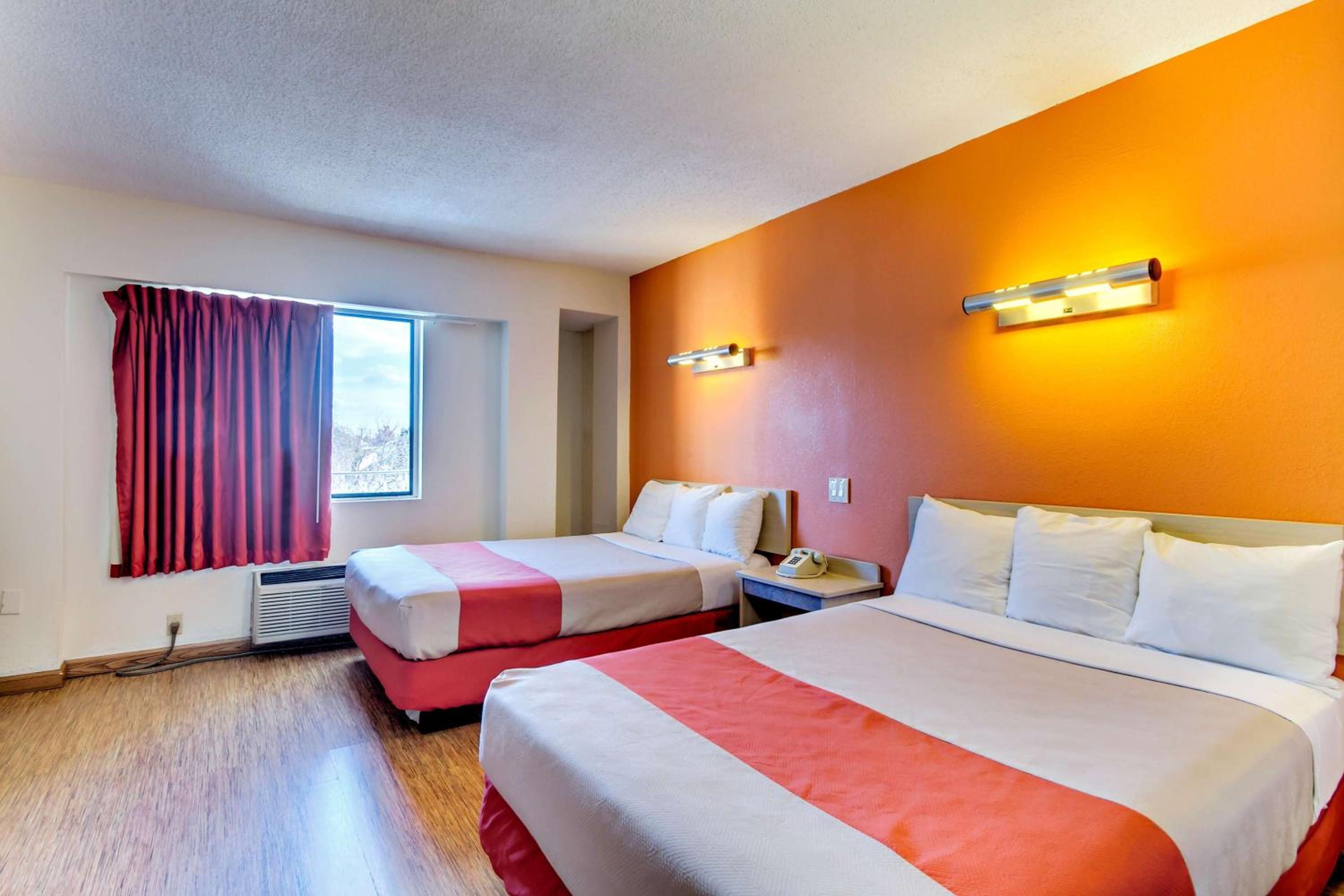 Quadruple Room - Non-Smoking - Photo 1