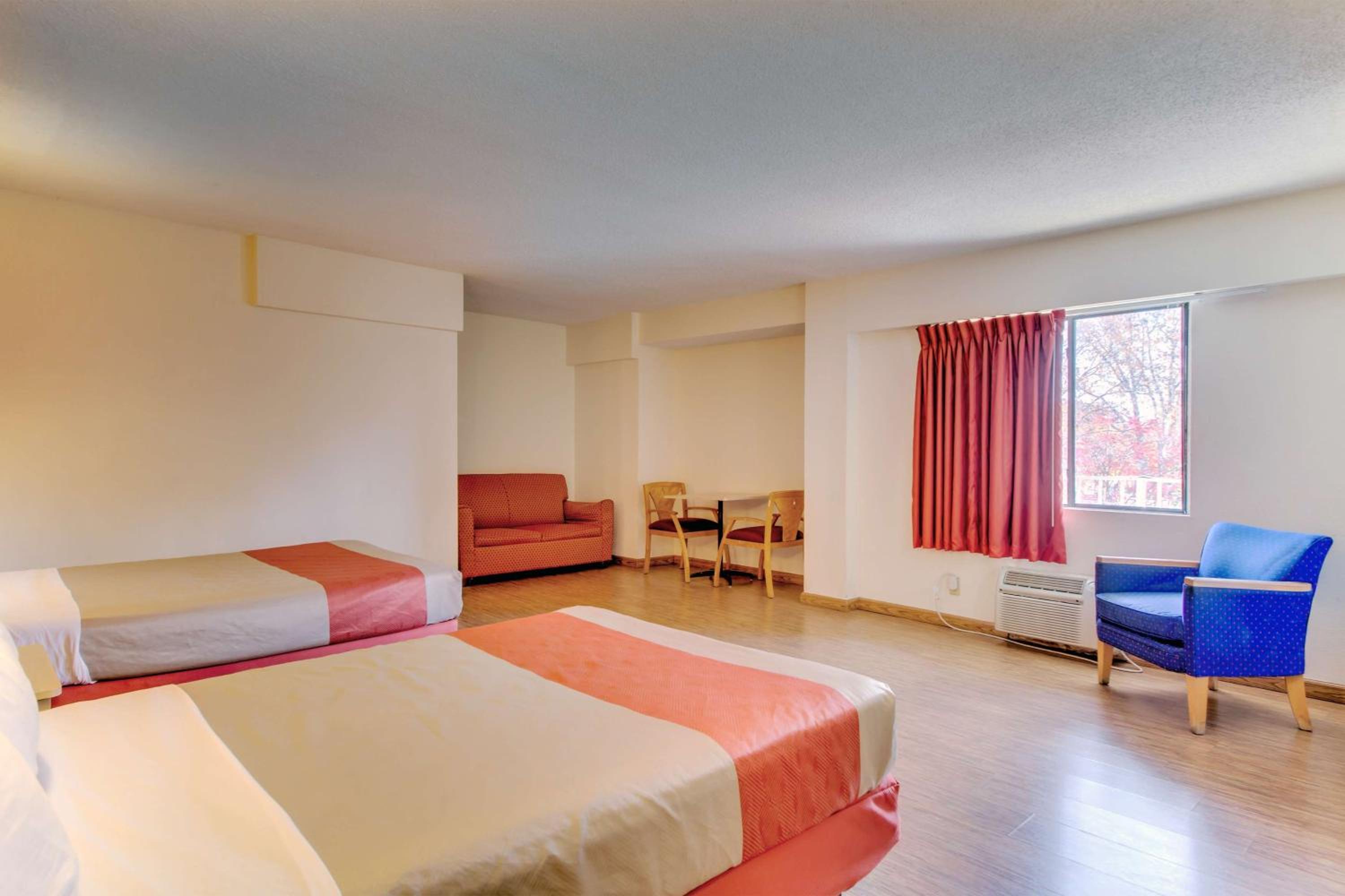 Quadruple Room - Non-Smoking - Photo 5