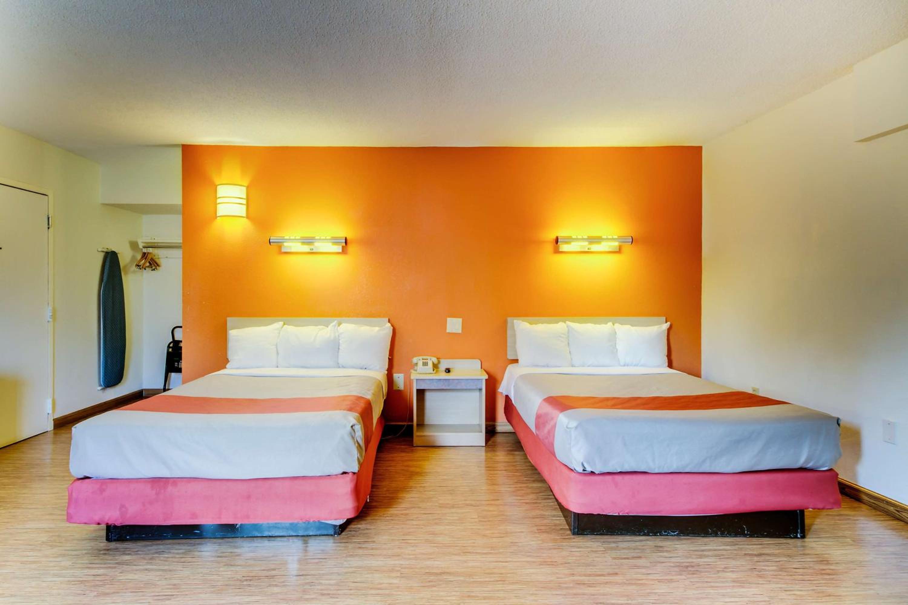 Quadruple Room - Non-Smoking - Photo 2