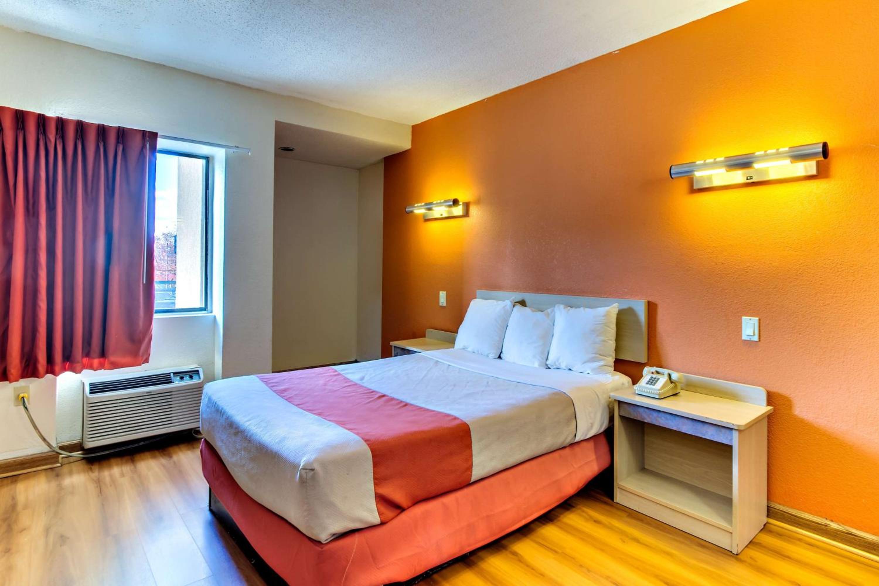 Double Room - Non-Smoking  - Photo 1