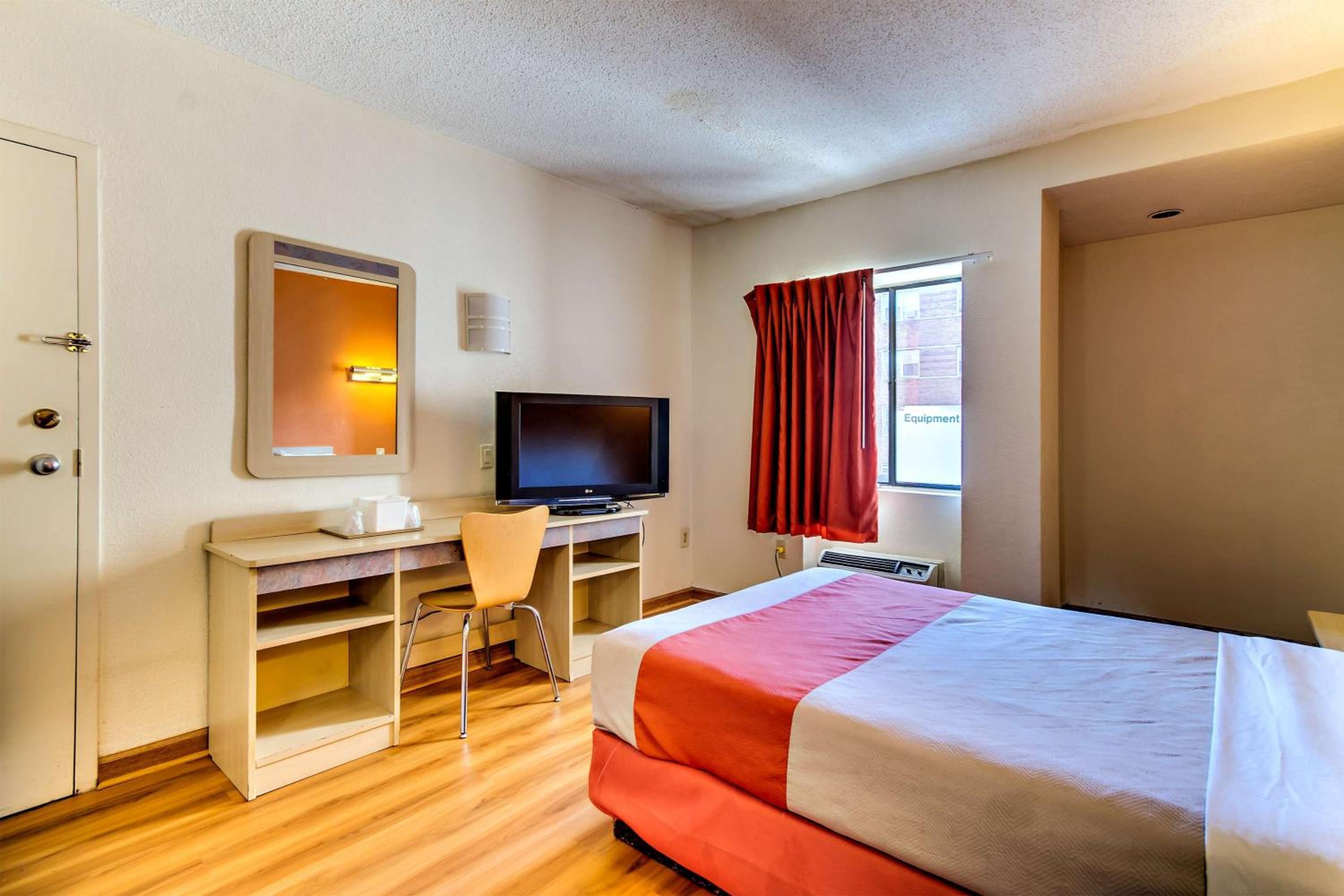 Double Room - Non-Smoking  - Photo 3
