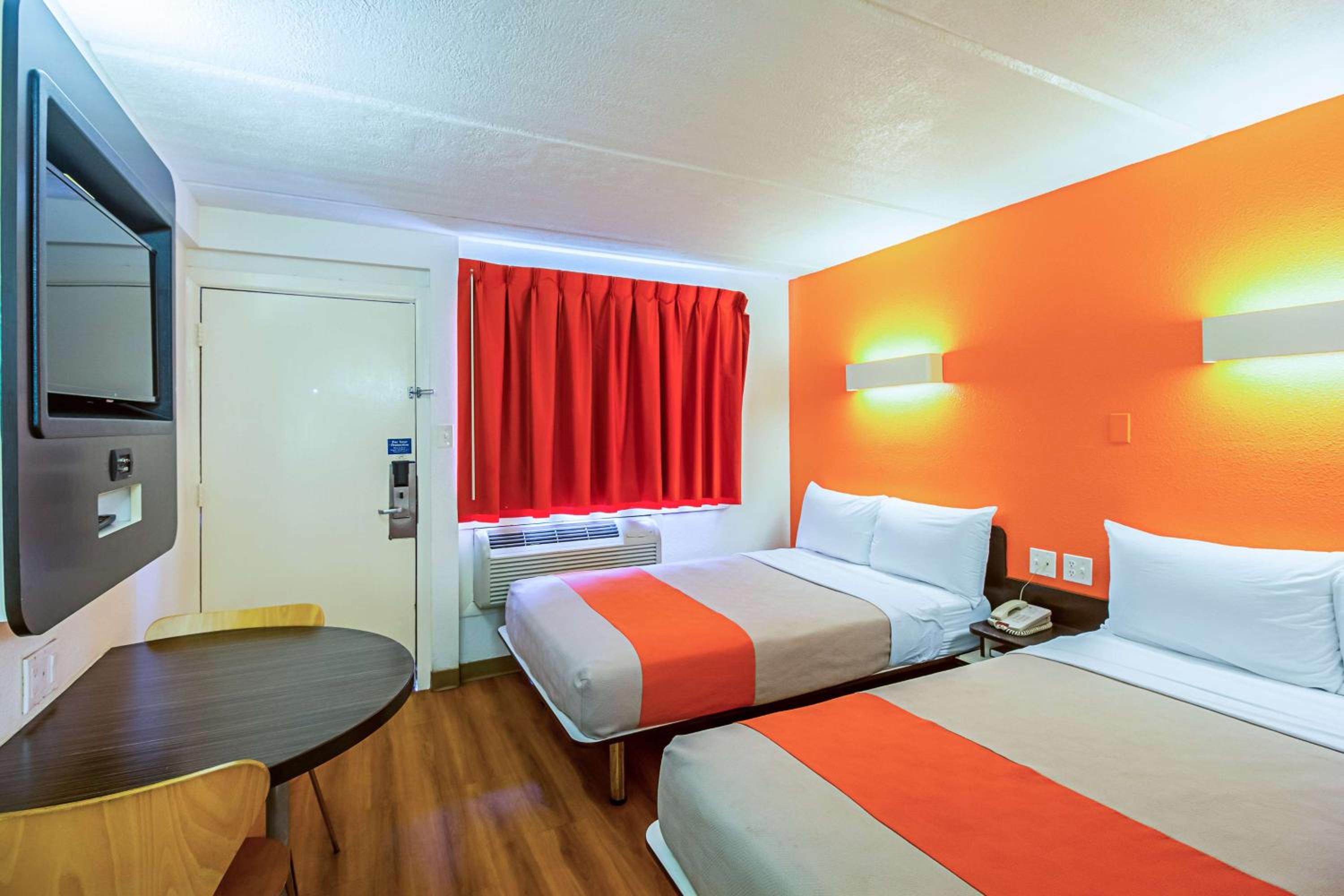 Quadruple Room - Non-Smoking photo 2