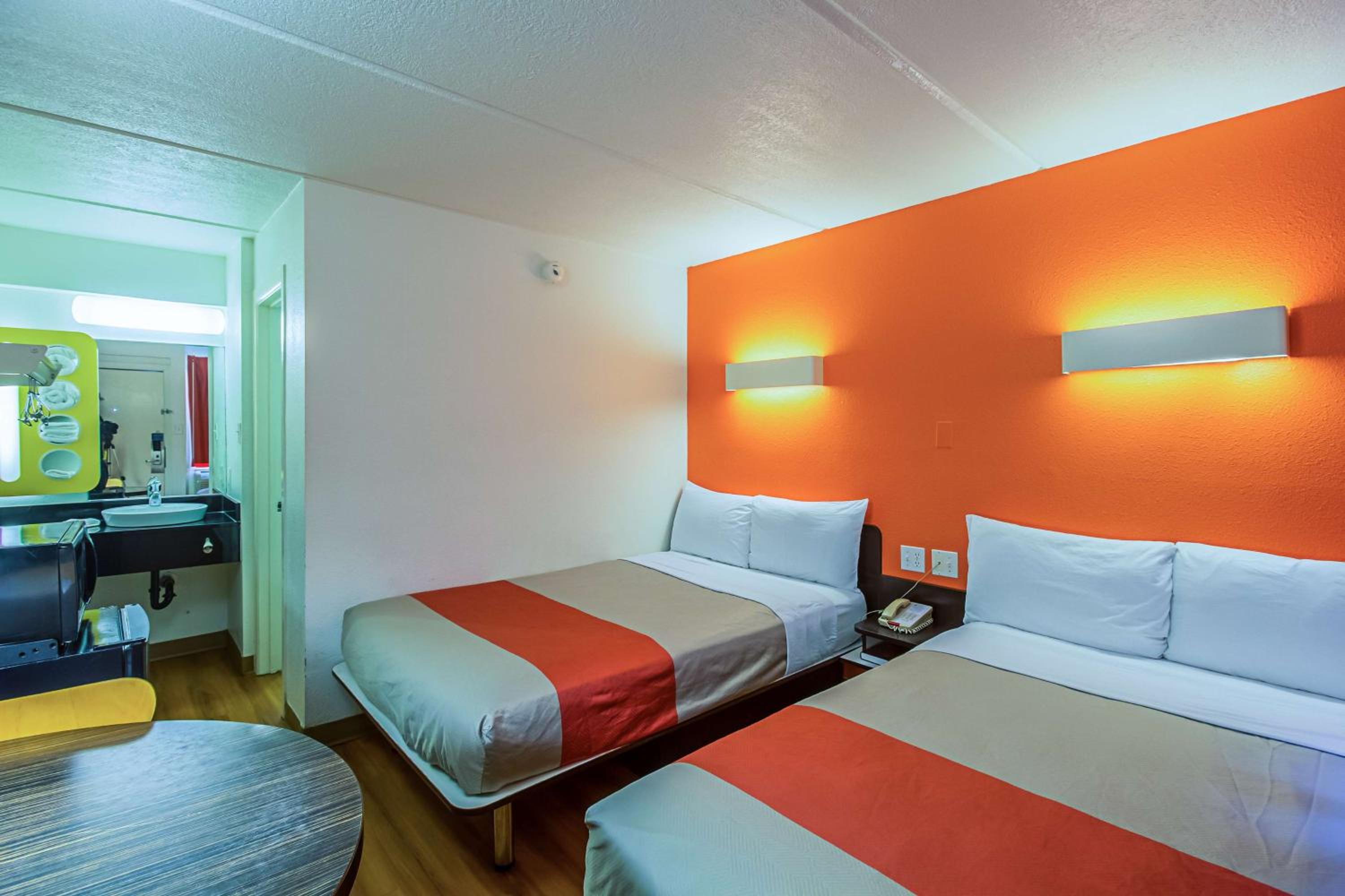 Quadruple Room - Non-Smoking photo 3