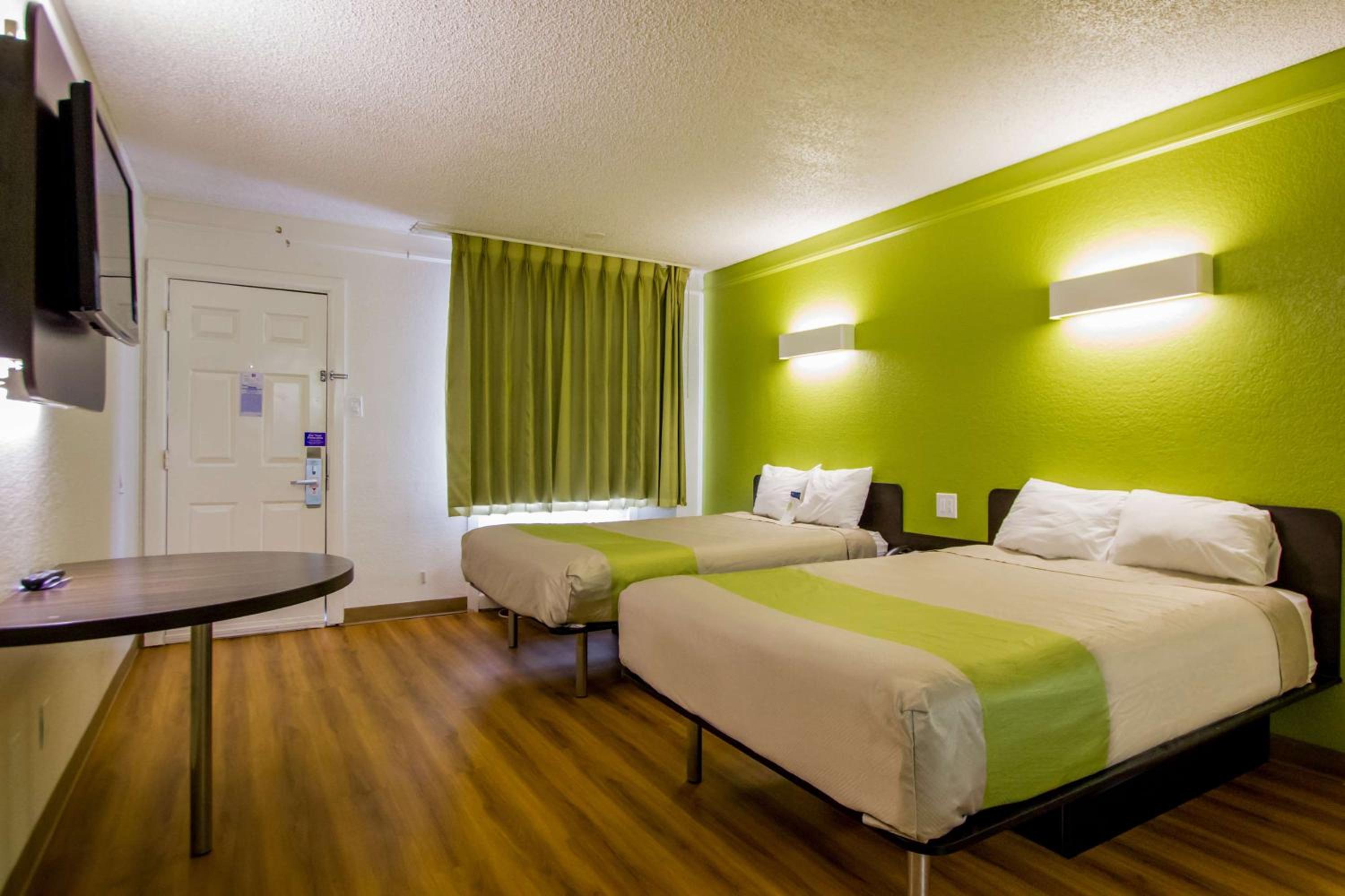 Quadruple Room - Disability Access - Photo 4