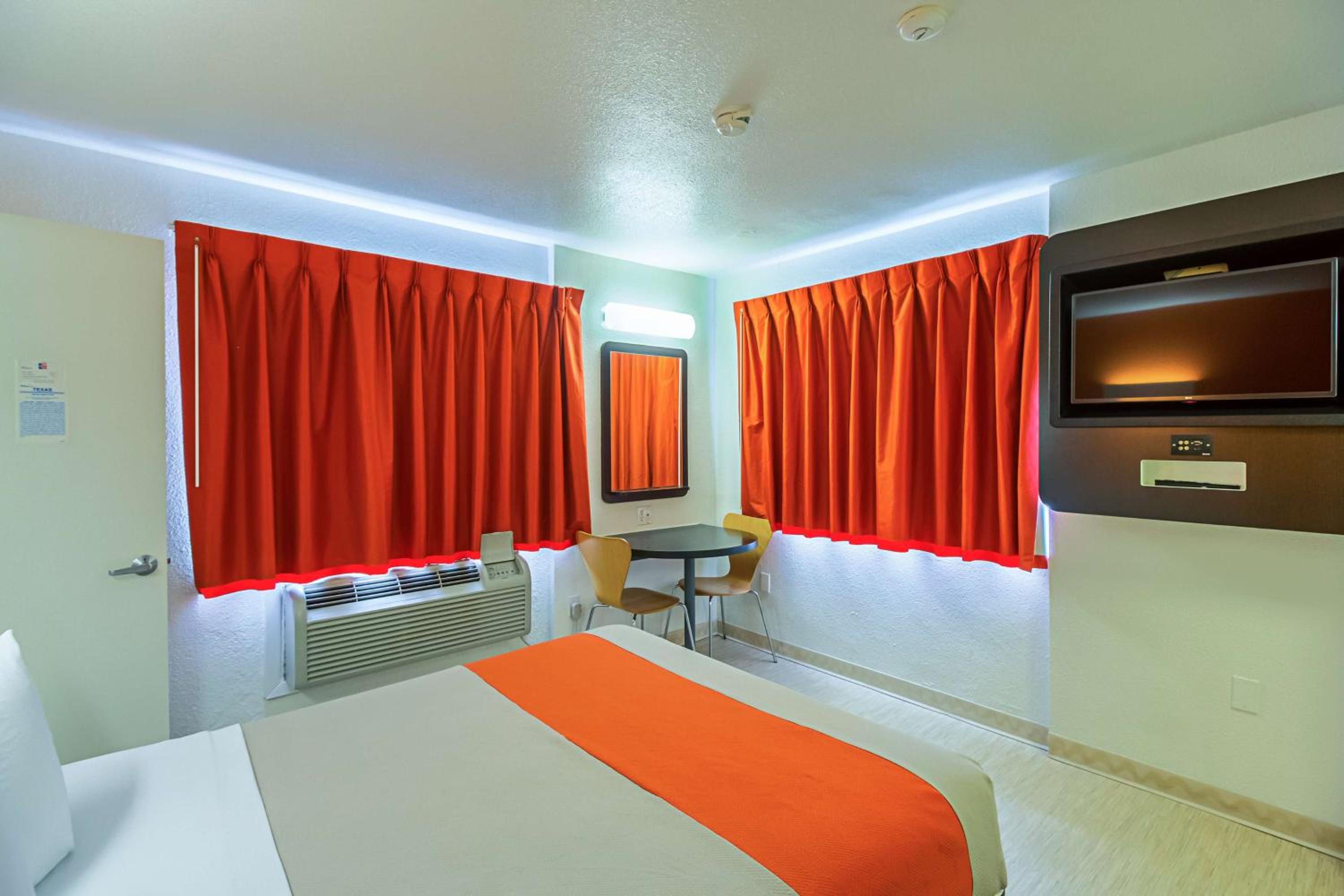 Double Room - Disability Access - Non-Smoking photo 2