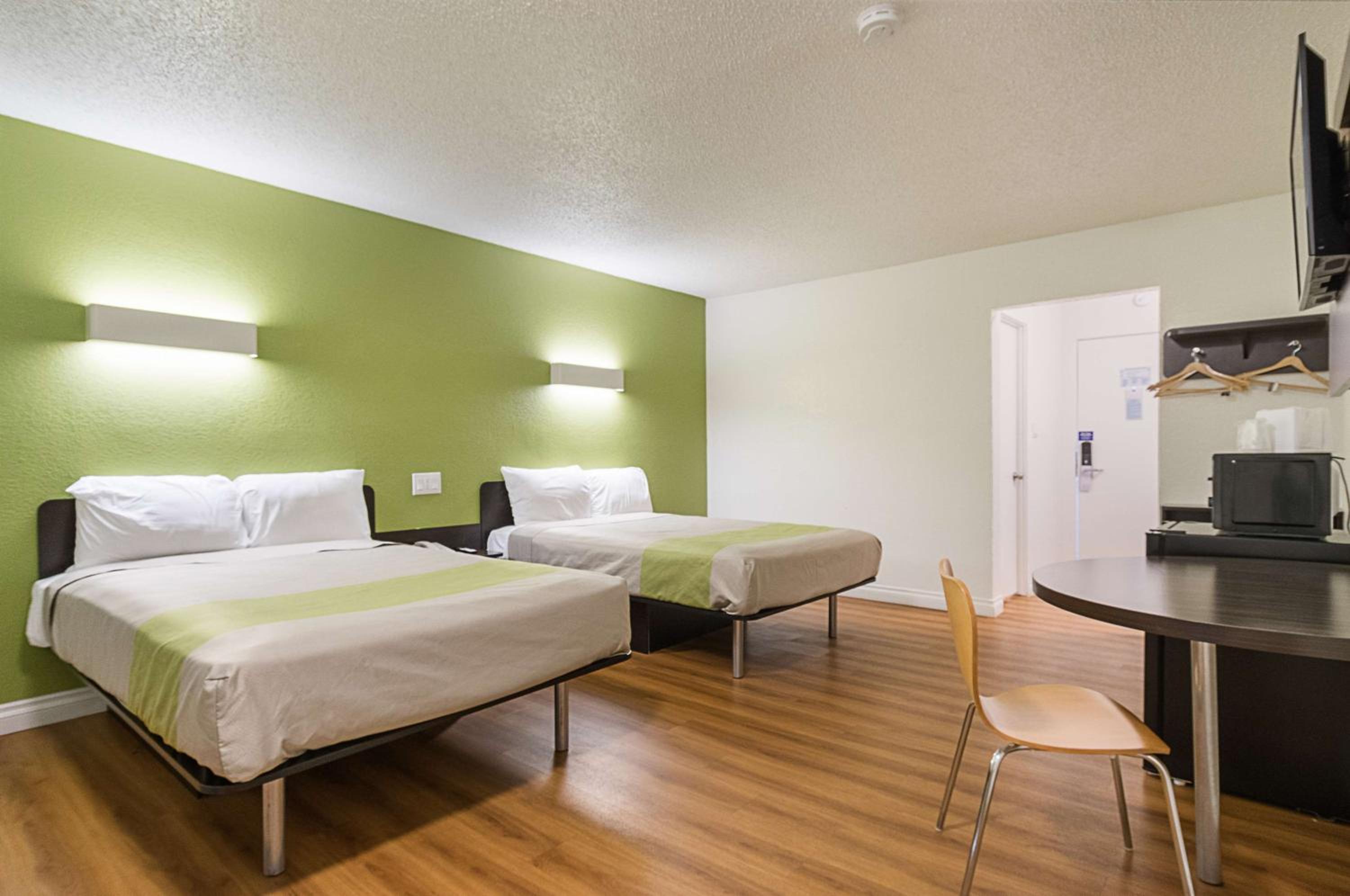 Quadruple Room - Non-Smoking - Photo 2
