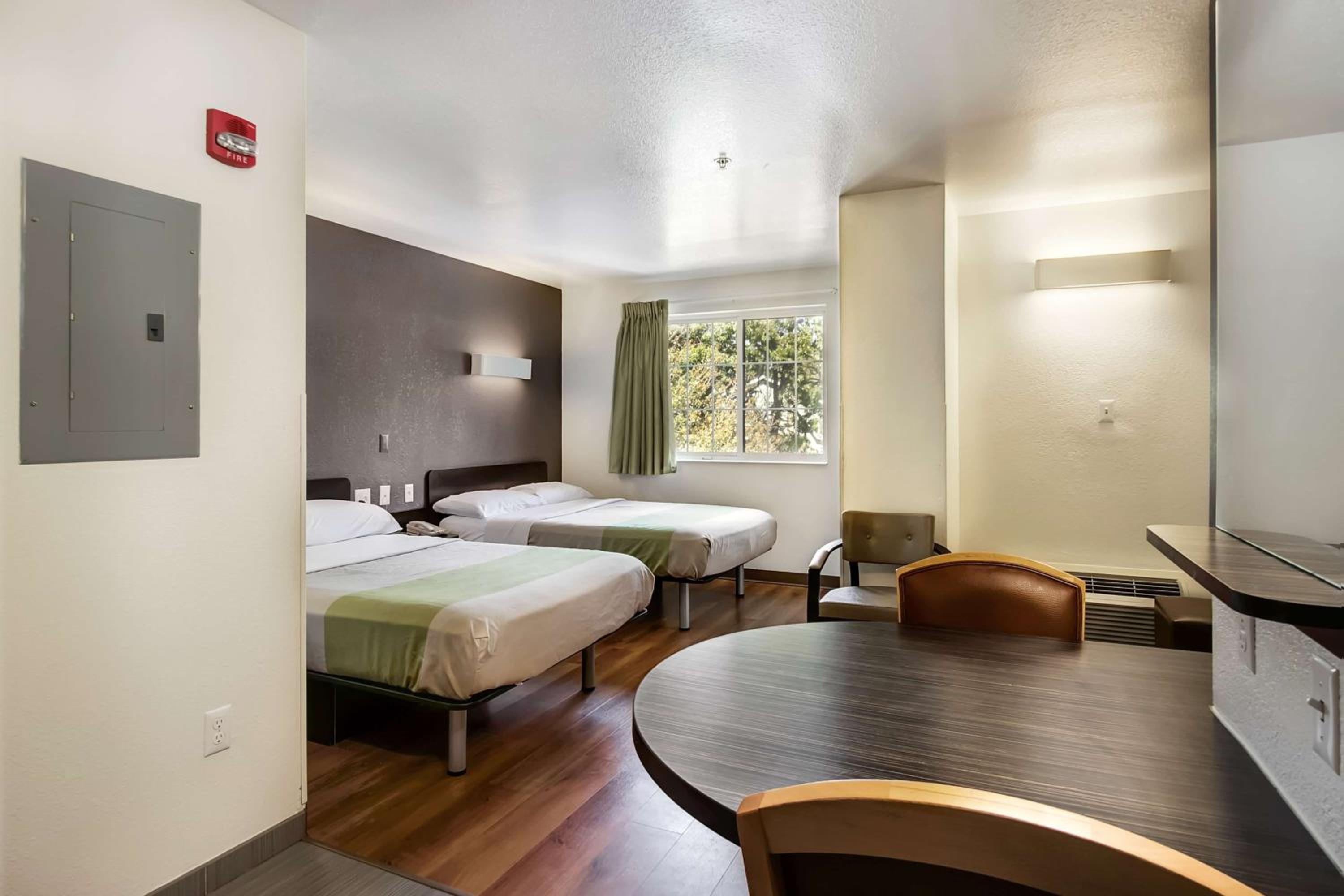 Quadruple Room - Non-Smoking