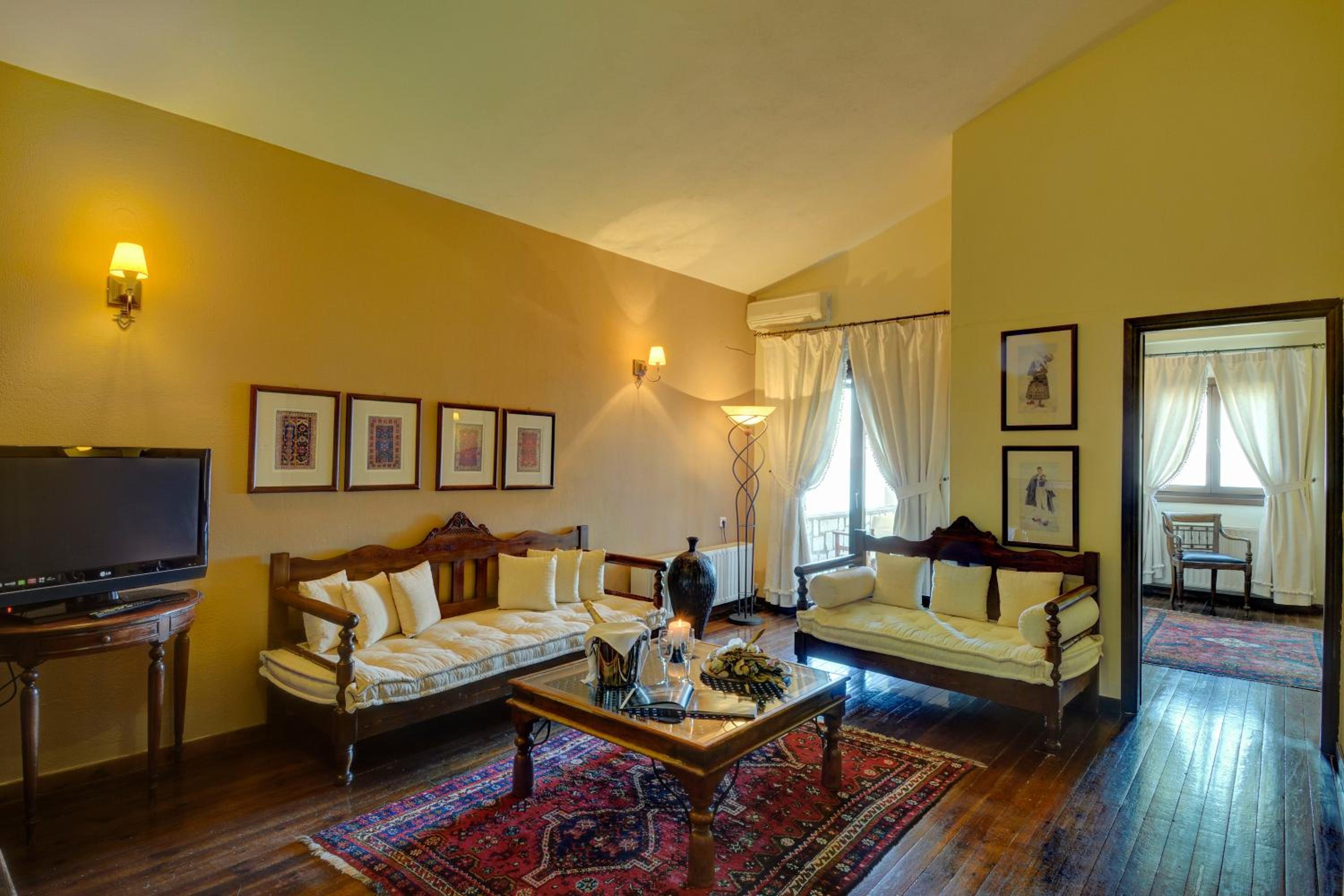 Suite with Lake View photo 1