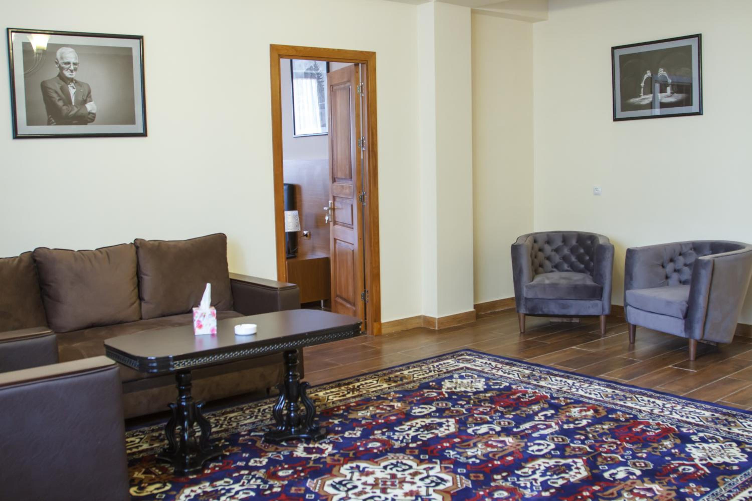Deluxe Suite photo 1