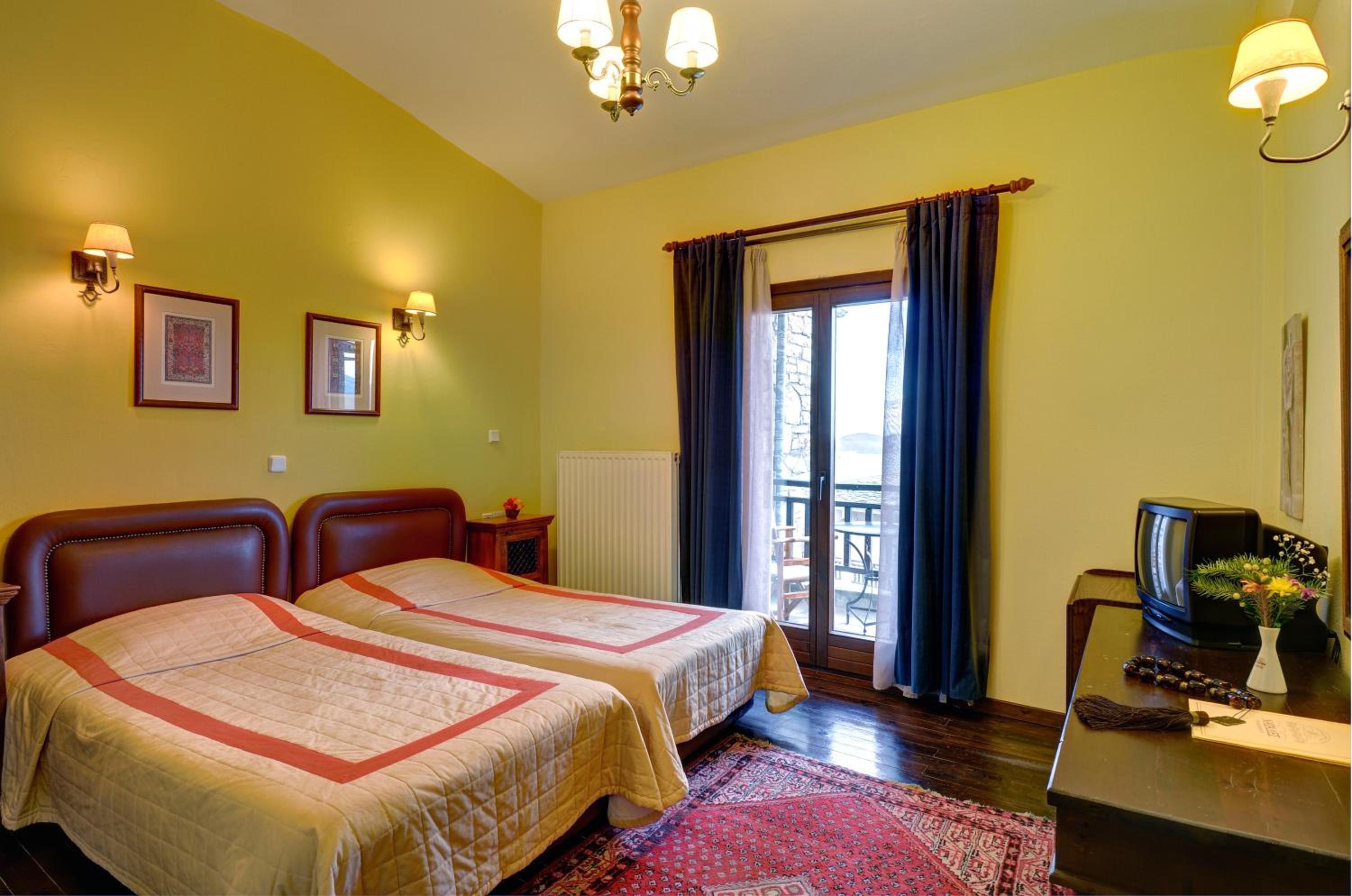 Standard Quadruple Room with Lake View photo 1