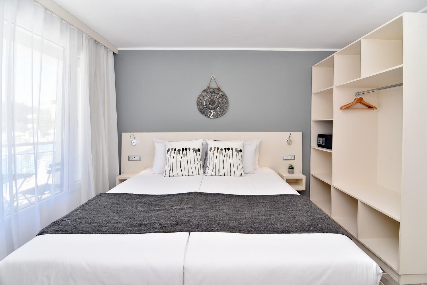 Deluxe Family Suite photo 1