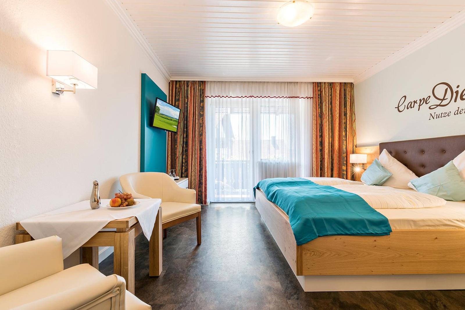 Deluxe Double Room with Balcony - Photo 4