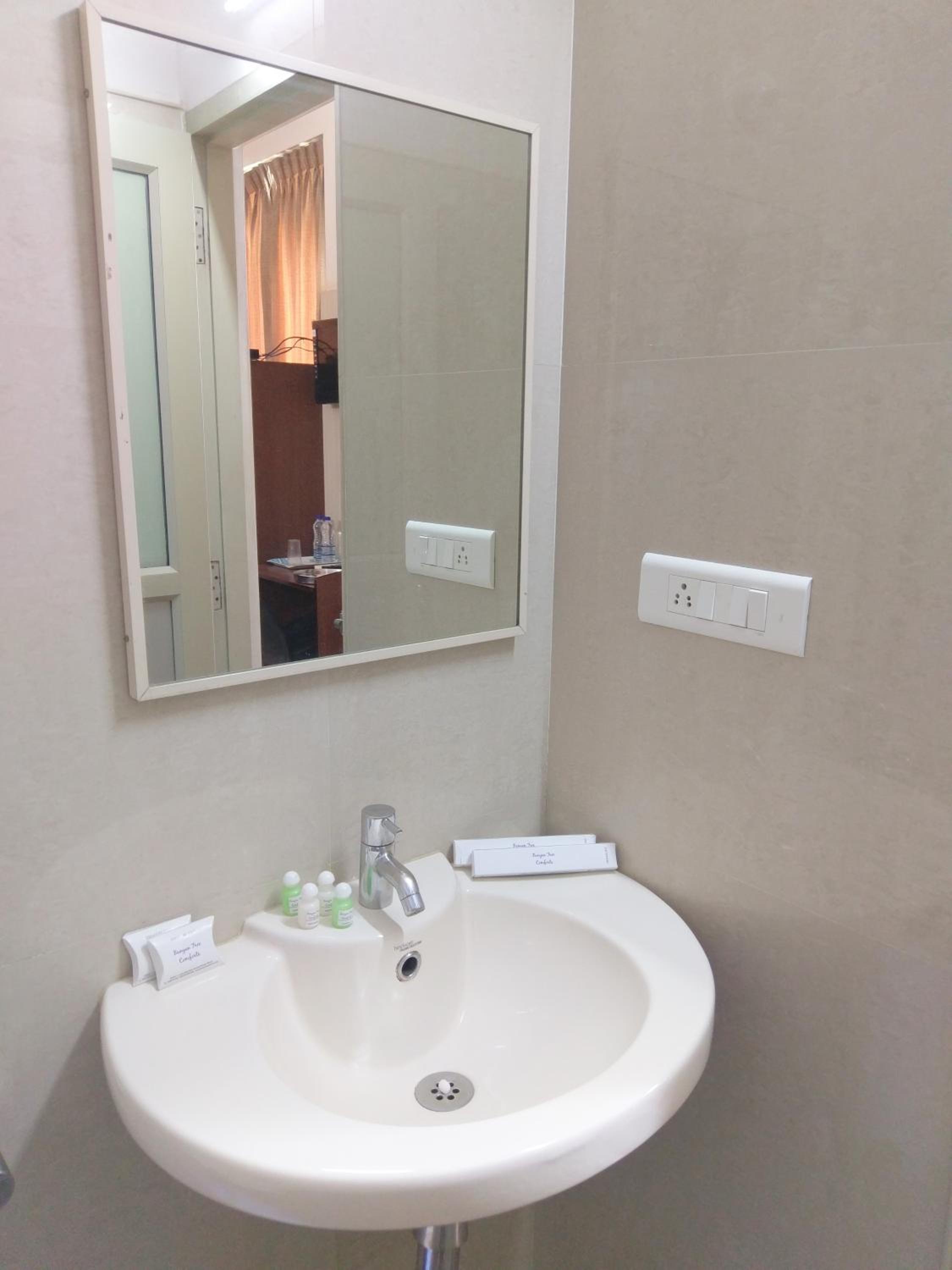 Deluxe Double Room with Air Conditioning photo 3