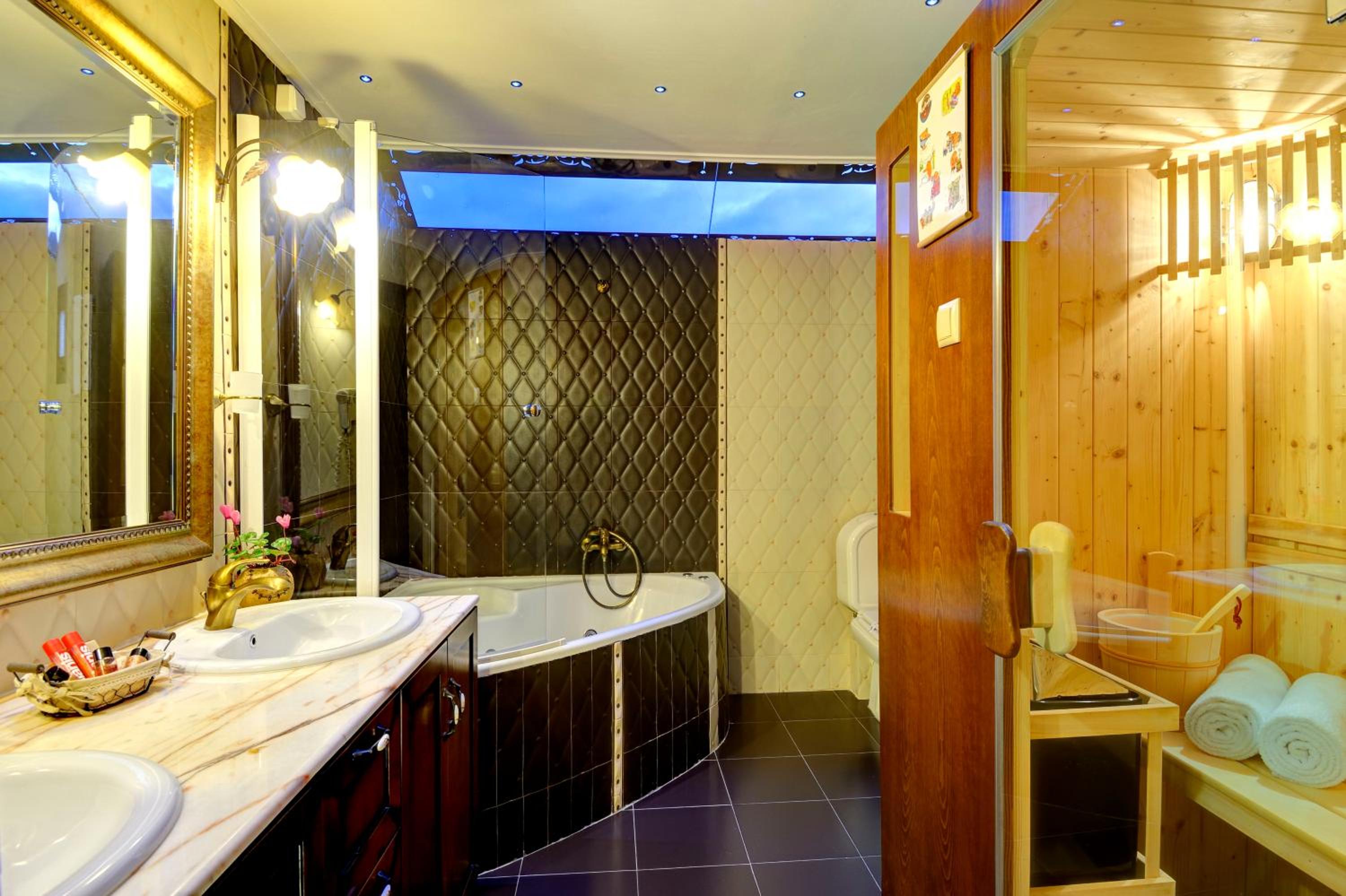 Executive Suite with Lake View photo 2