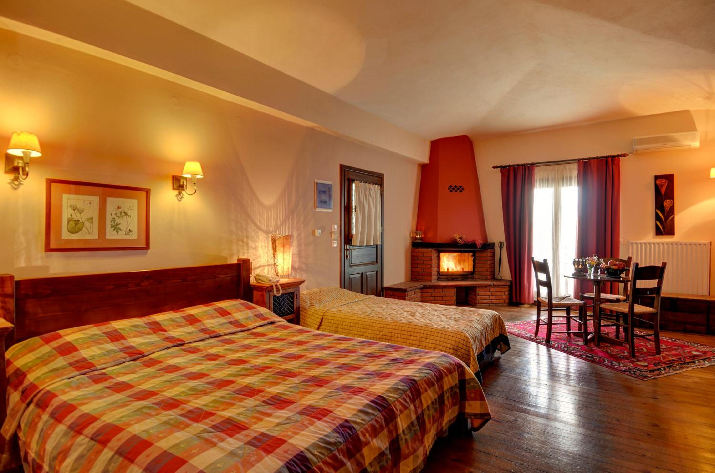 Standard Triple Room with Lake View photo 1