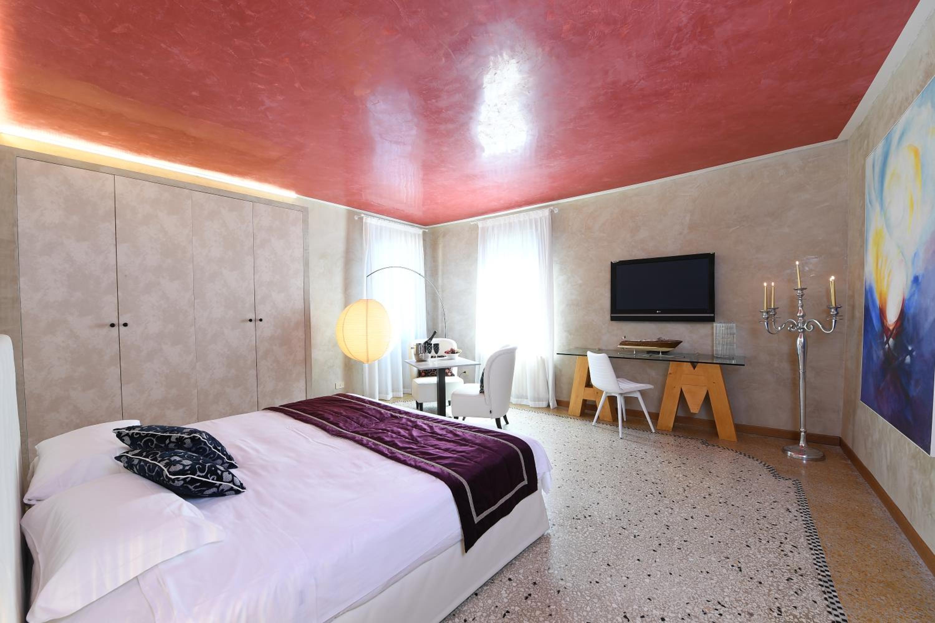 Superior King Room photo 2