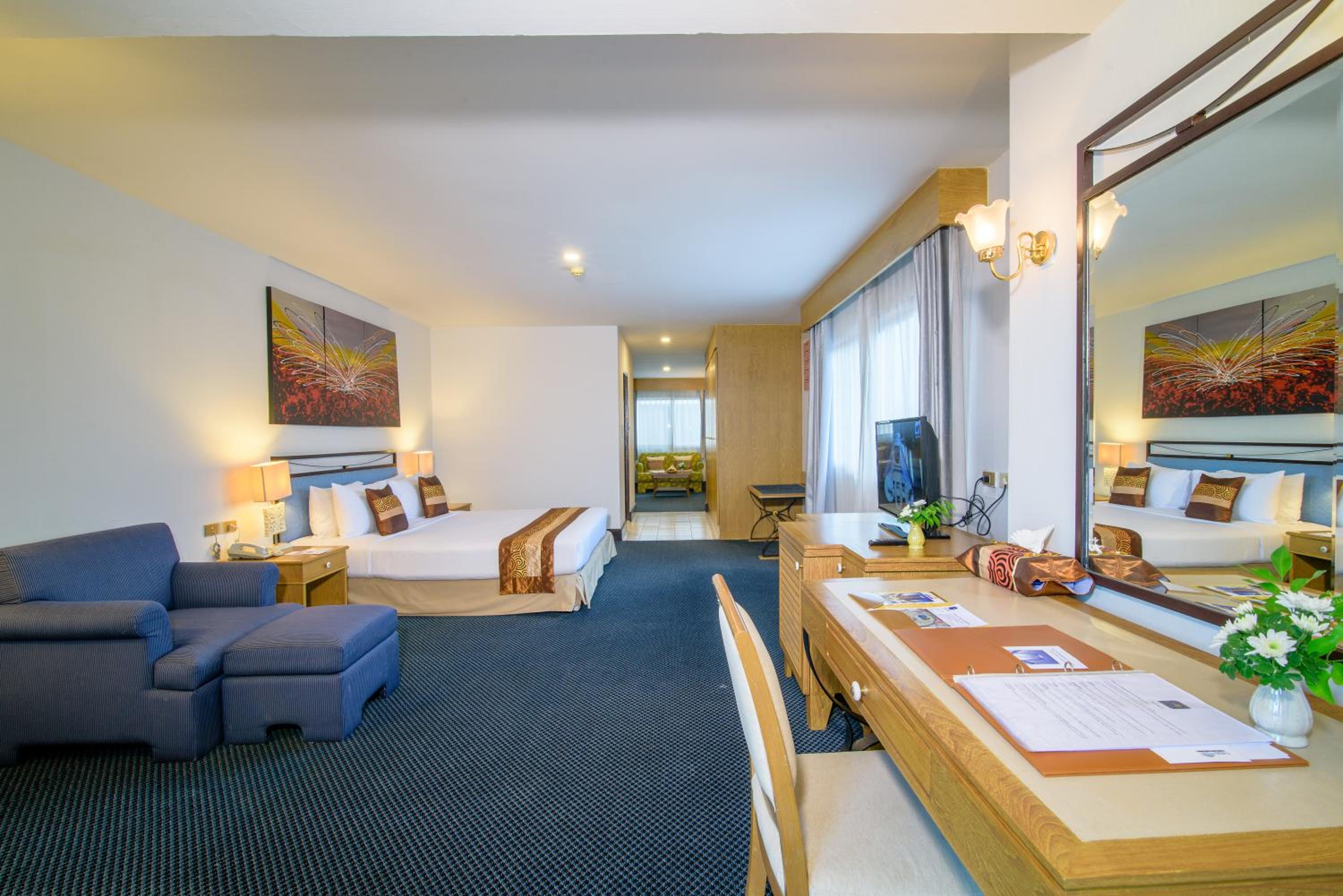 Golden Two View Suites - Photo 5