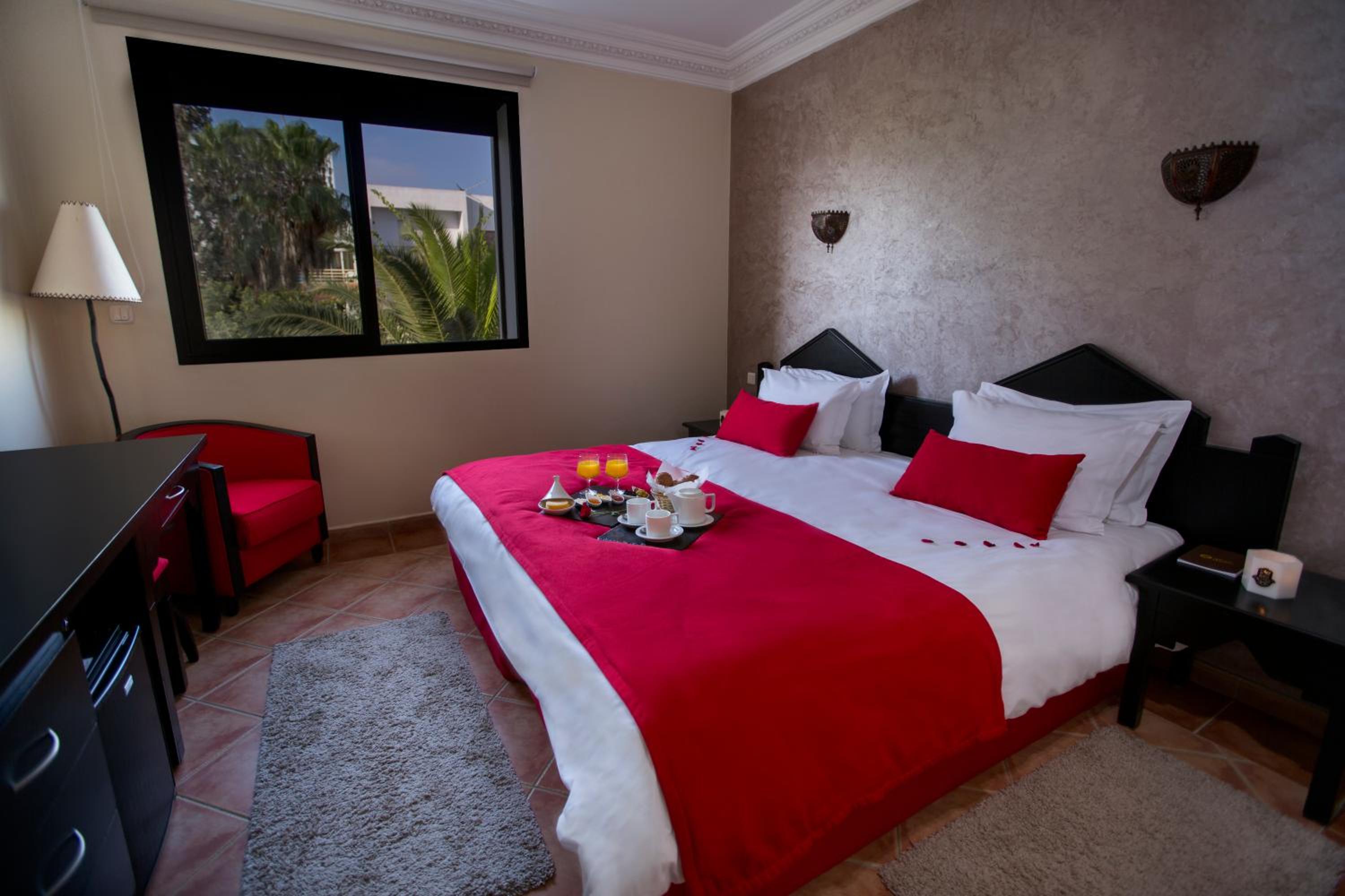 Double or Twin Room with Pool View photo 3