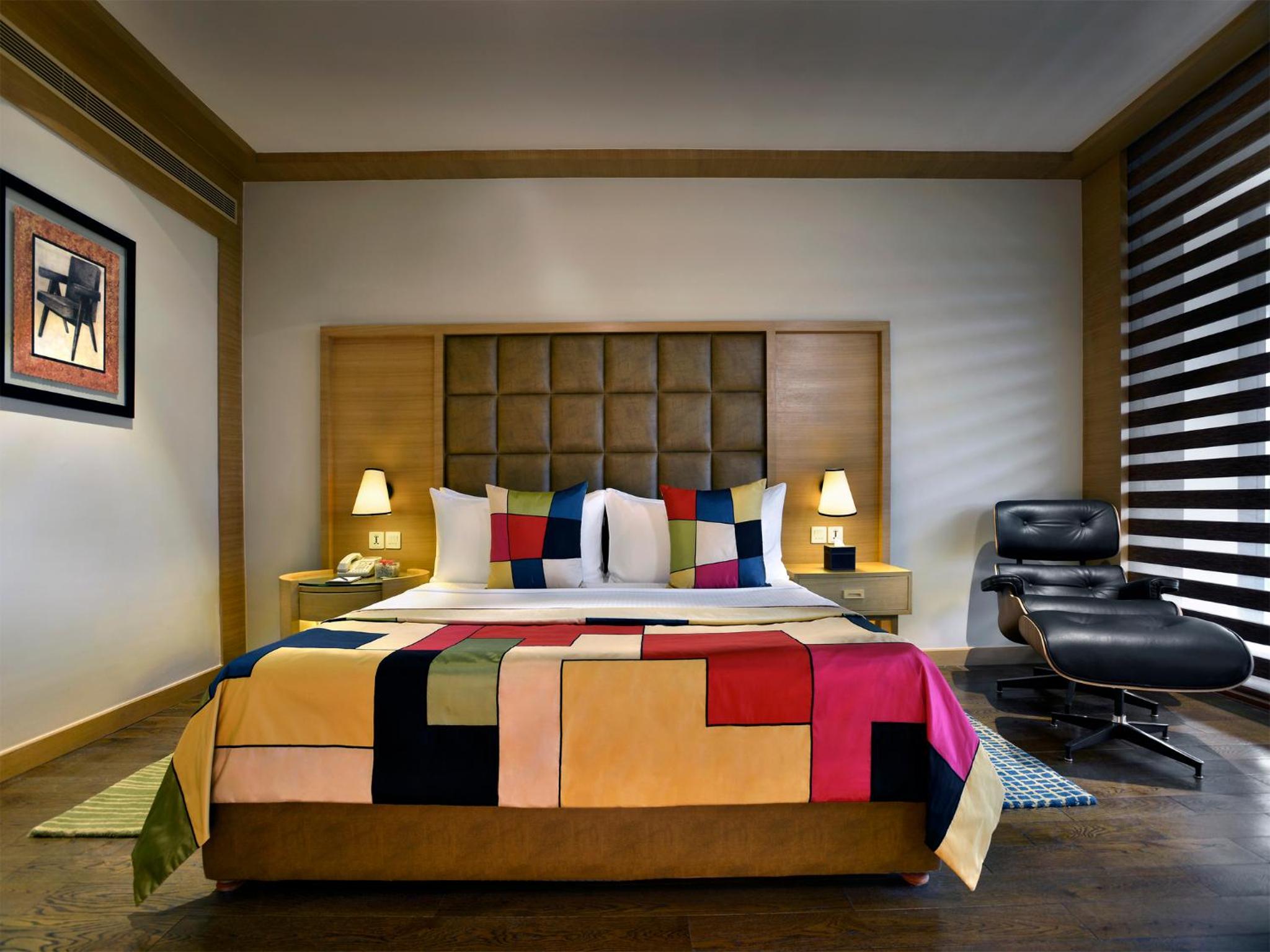 Deluxe King Room with 10% discount on F&SB, SPA & Laundry,Happy Hours deal offering 1+1 offer. Offer is available from 6:00 PM till 8:00 PM at The Circle Bar