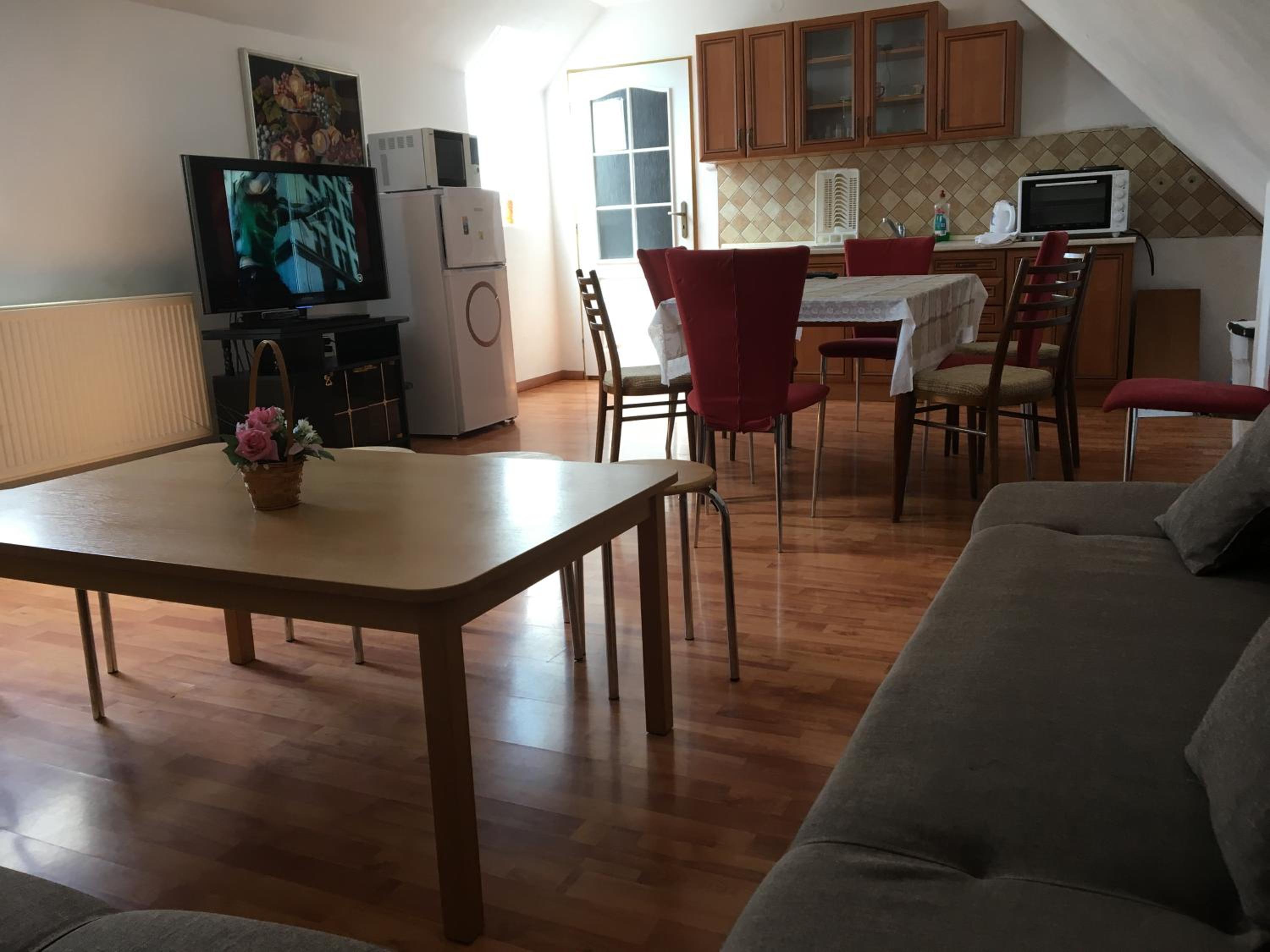 Three-Bedroom Apartment - Photo 4