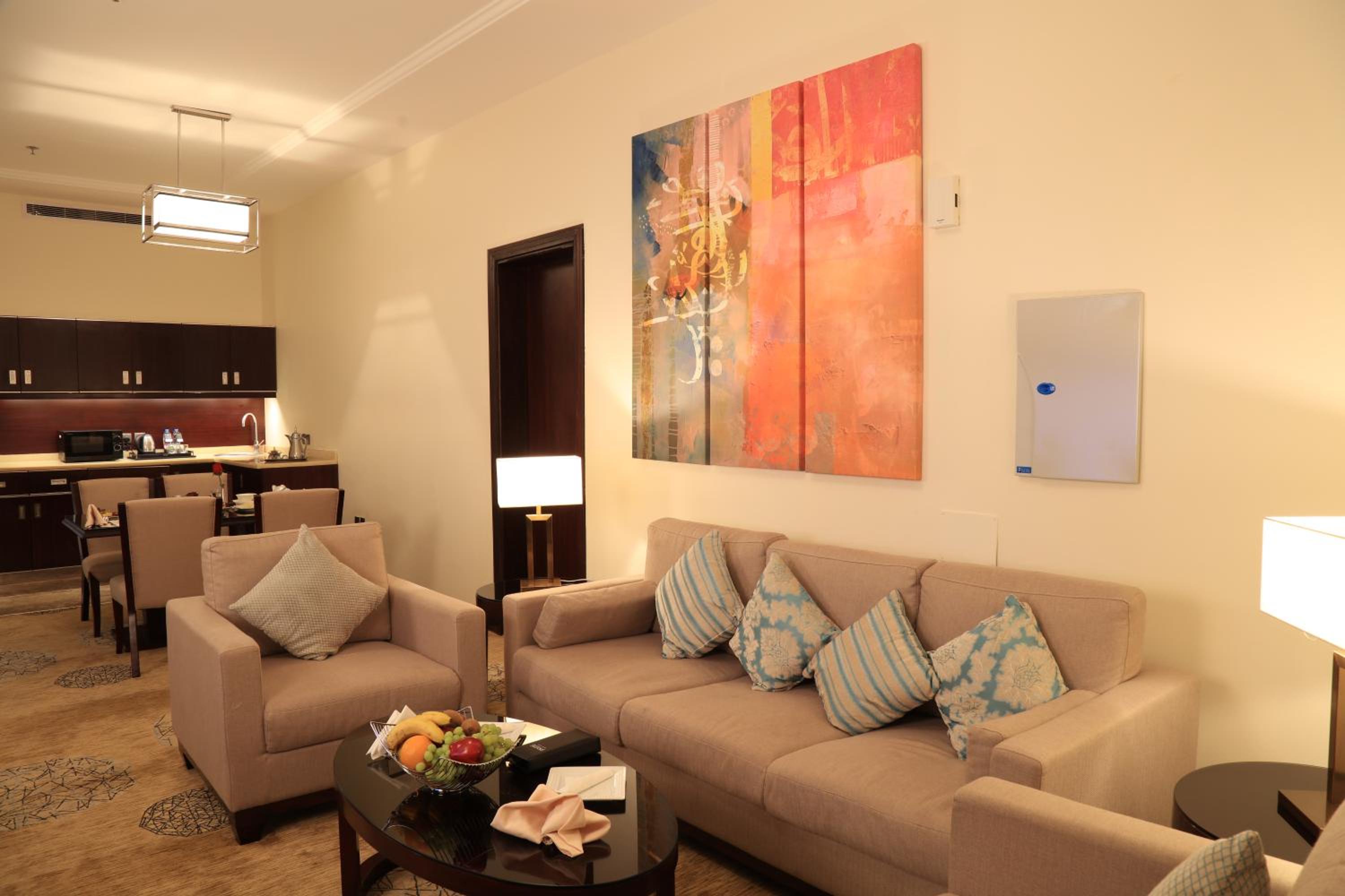 Executive Suite - Photo 2