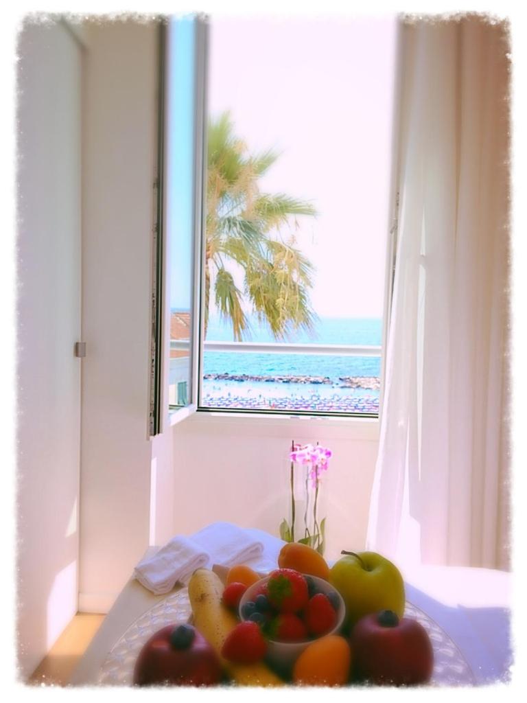 Double Room with Sea View - Photo 2
