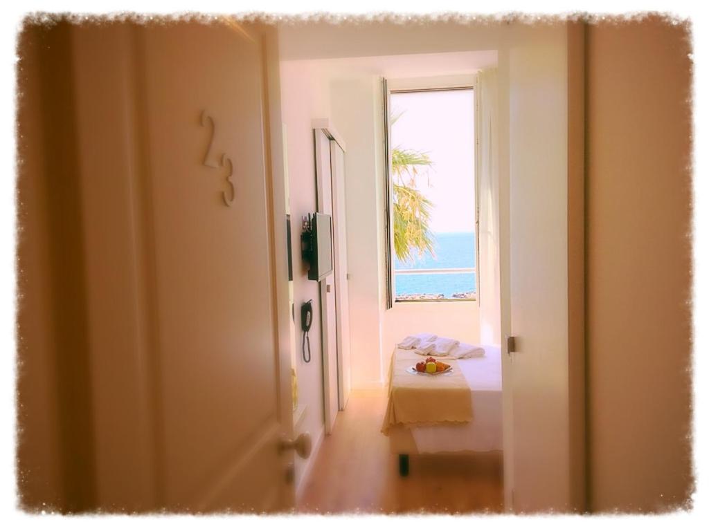Double Room with Sea View - Photo 8
