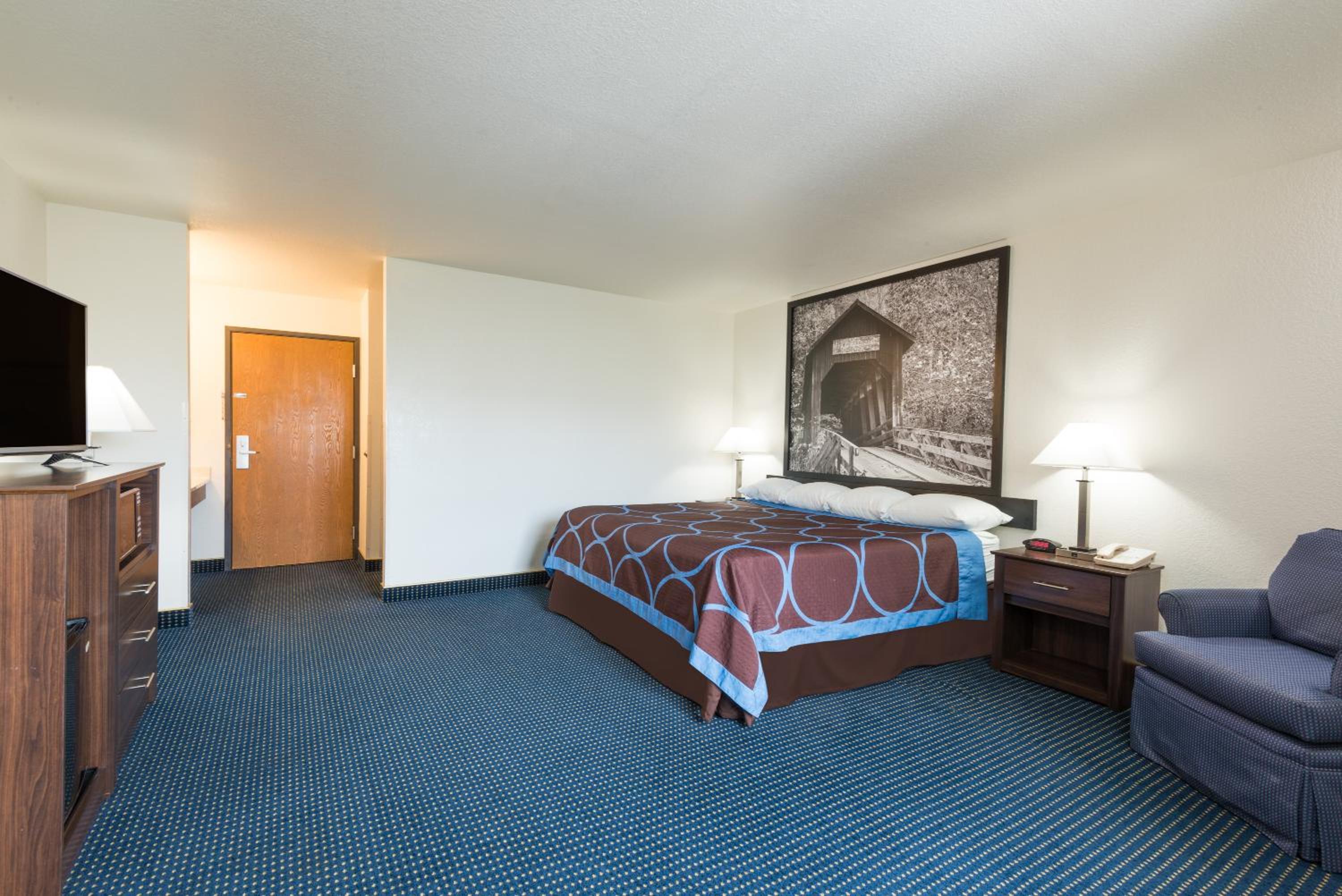 King Room - Non-Smoking - Photo 2