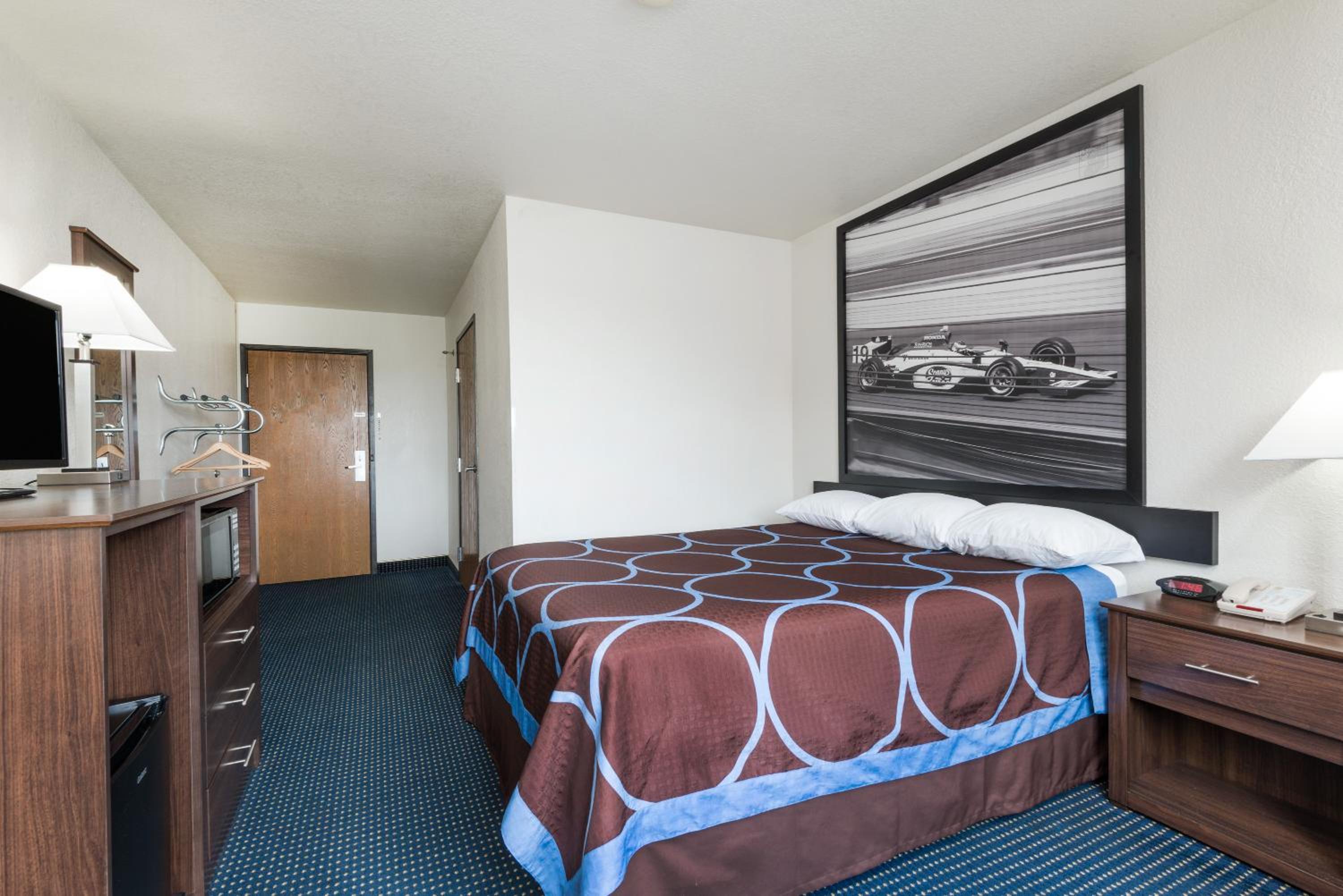 Queen Room - Wheelchair Accessible - Non-Smoking - Photo 3