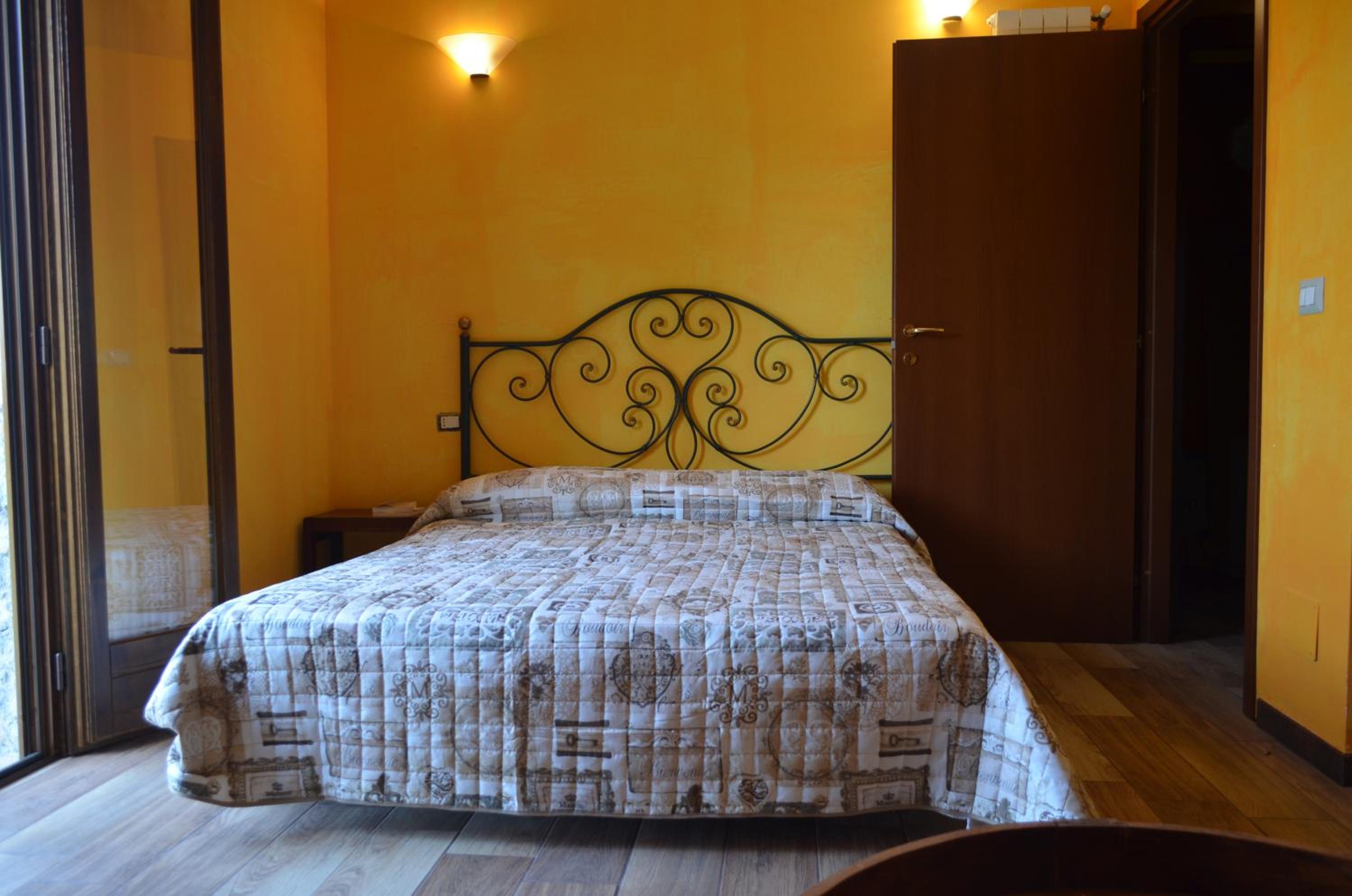 Double Room with Private Bathroom photo 2