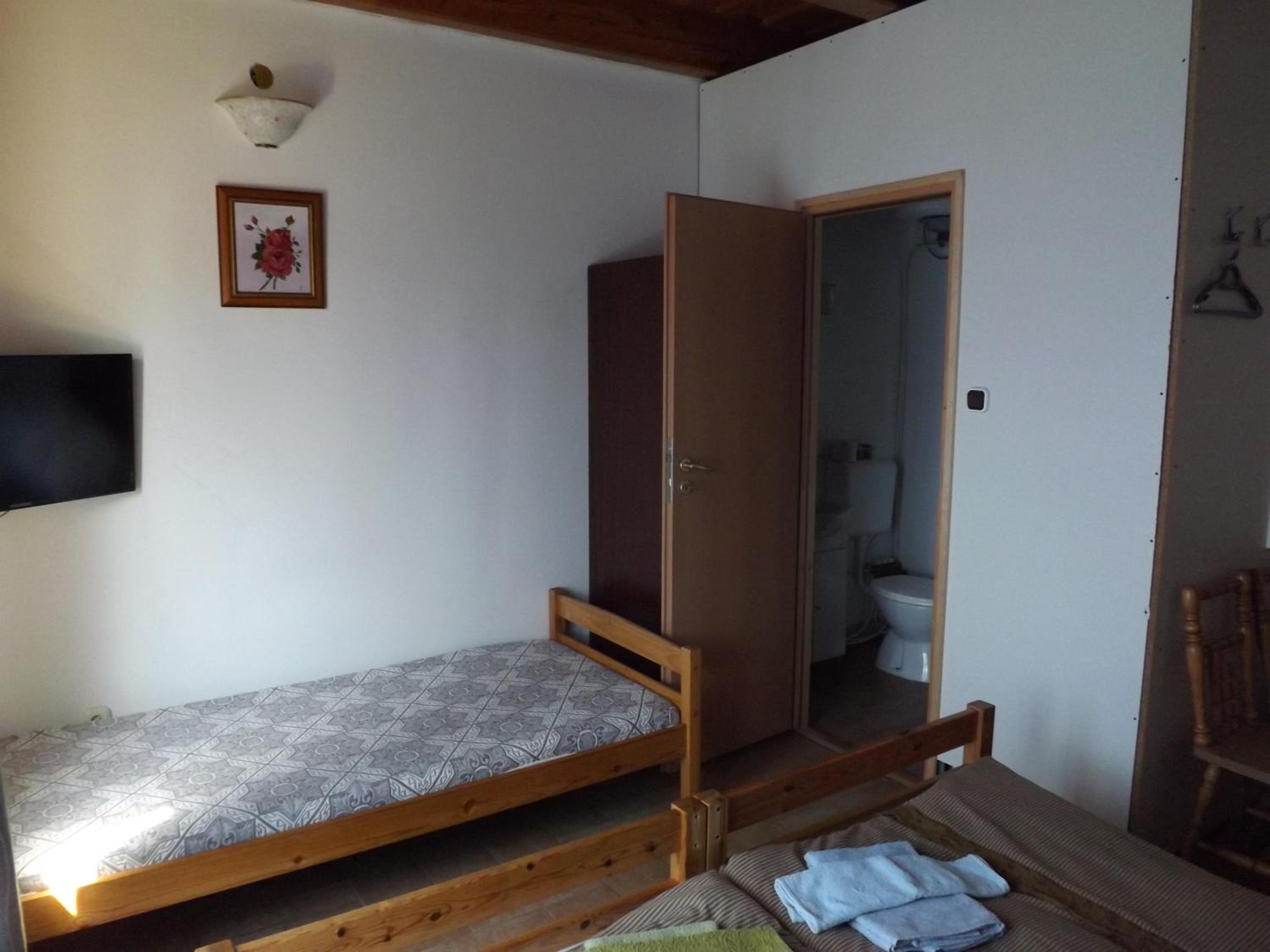 Double or Twin Room with Private Bathroom photo 3